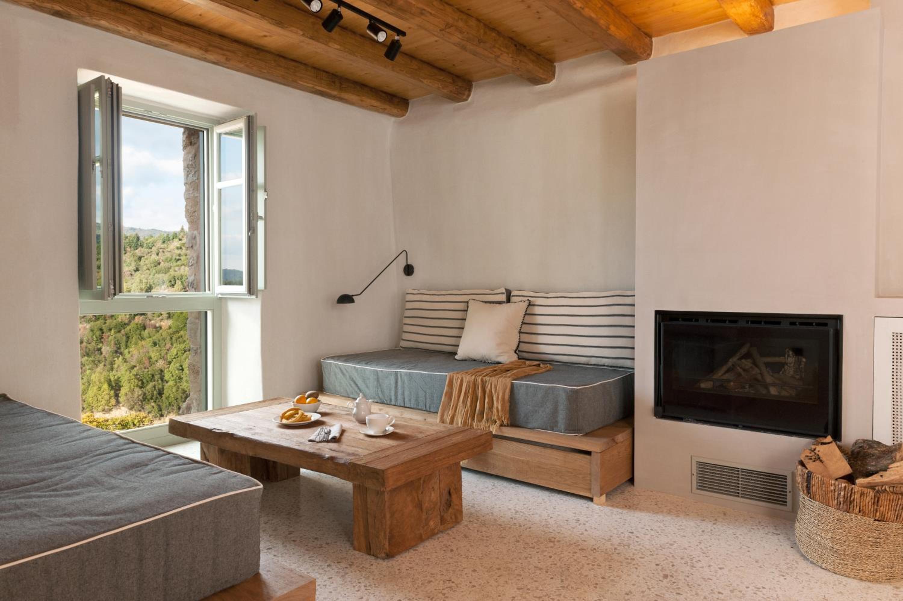 Ruga Suite with Mountain View & Fireplace - Photo 1