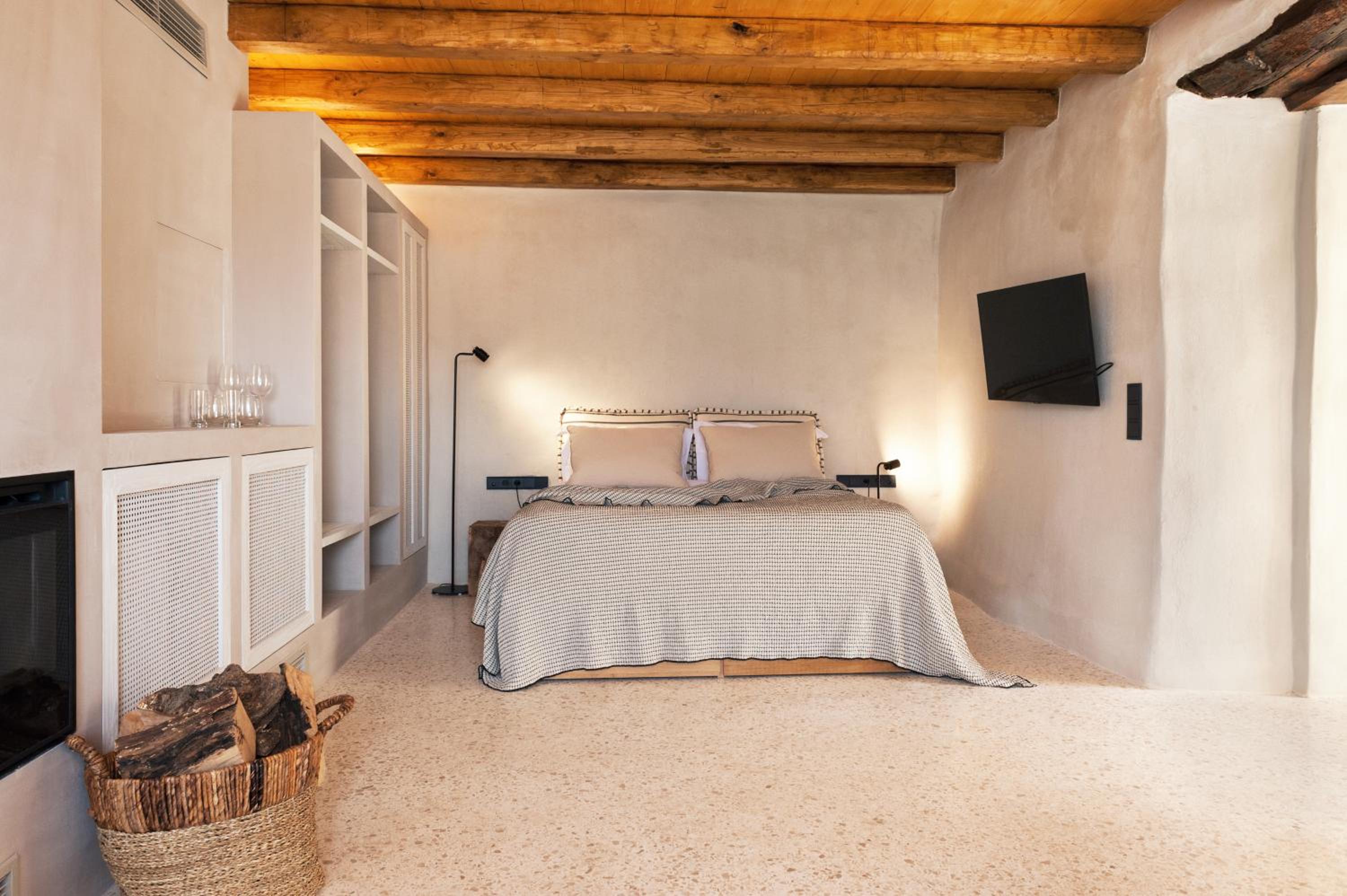 Ruga Suite with Mountain View & Fireplace - Photo 2