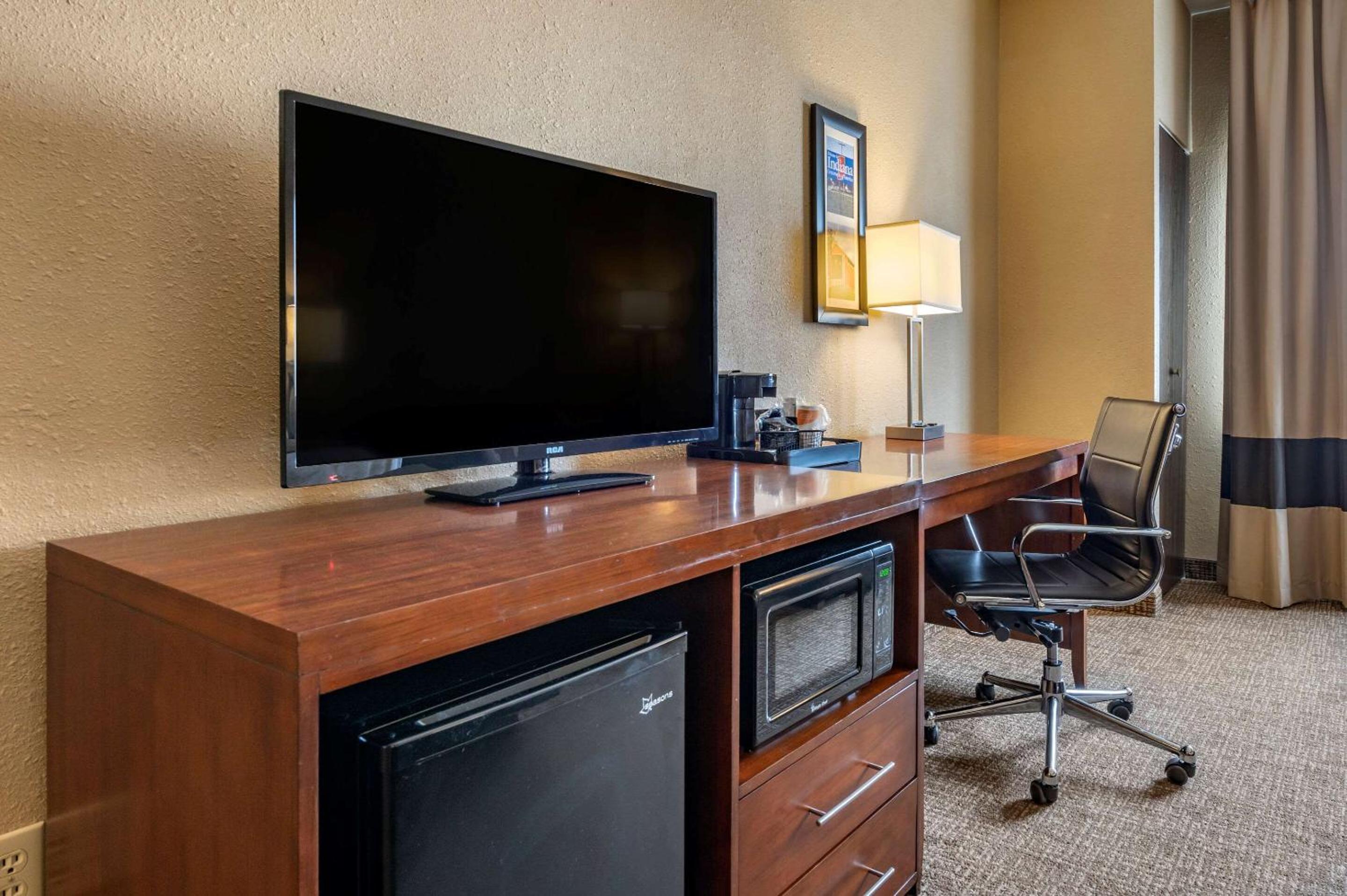 King Room - Non-Smoking - Photo 2