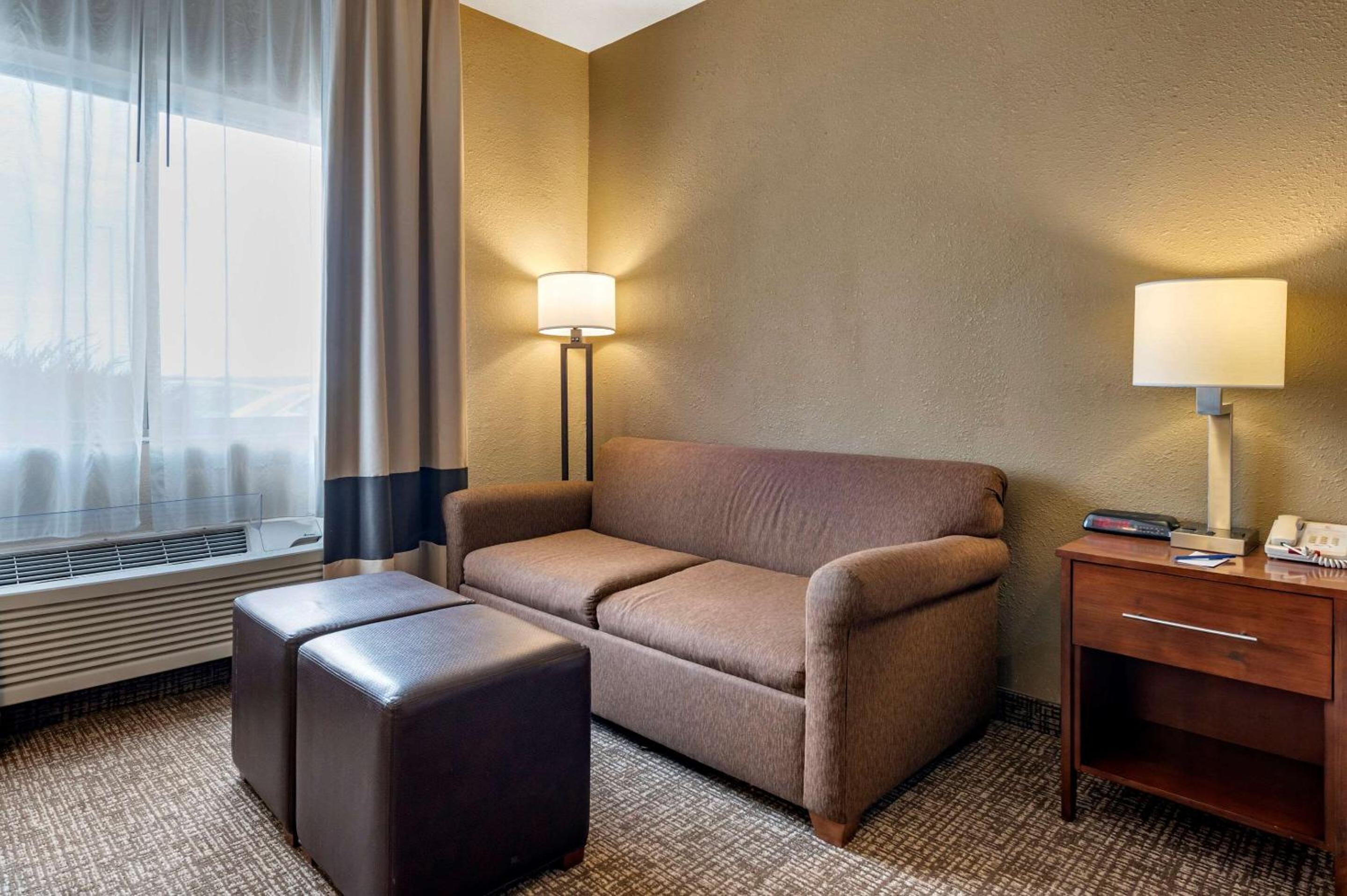 King Room - Non-Smoking - Photo 4