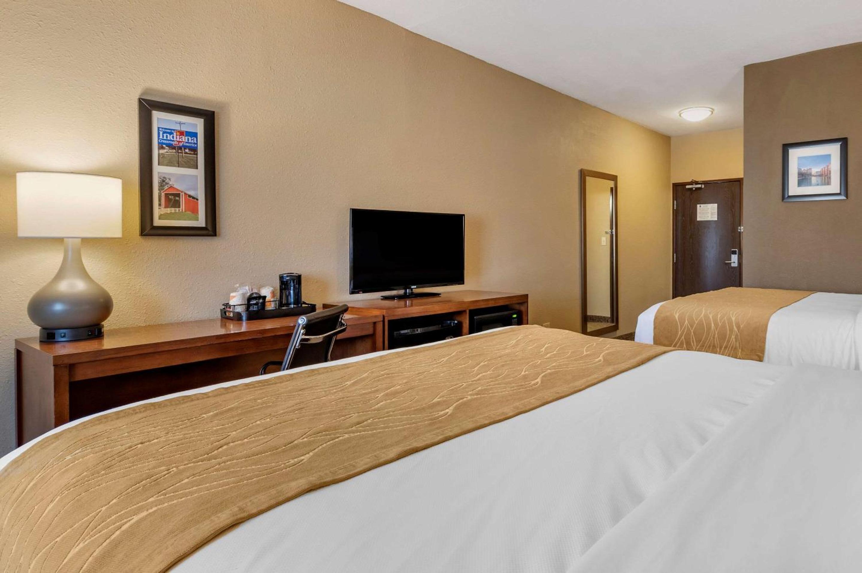 Queen Room with Two Queen Beds - Non-Smoking - Photo 4