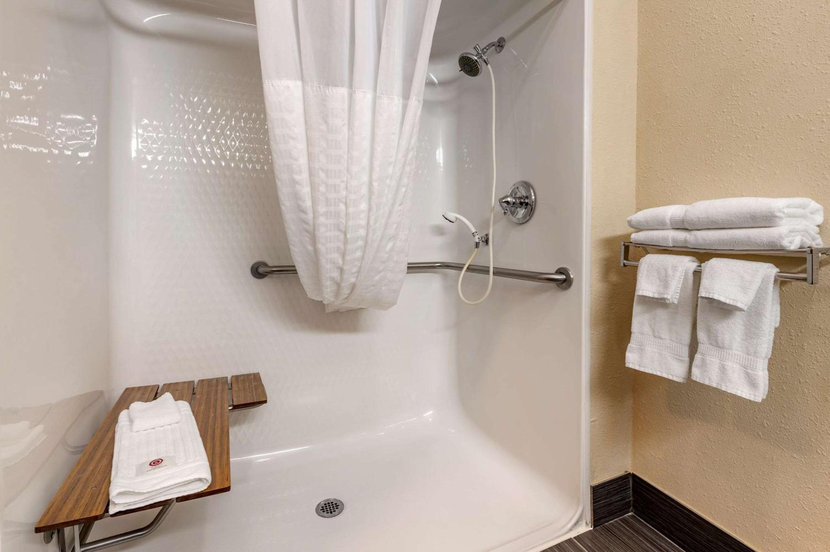 King Room - Accessible/Non-Smoking - Photo 6