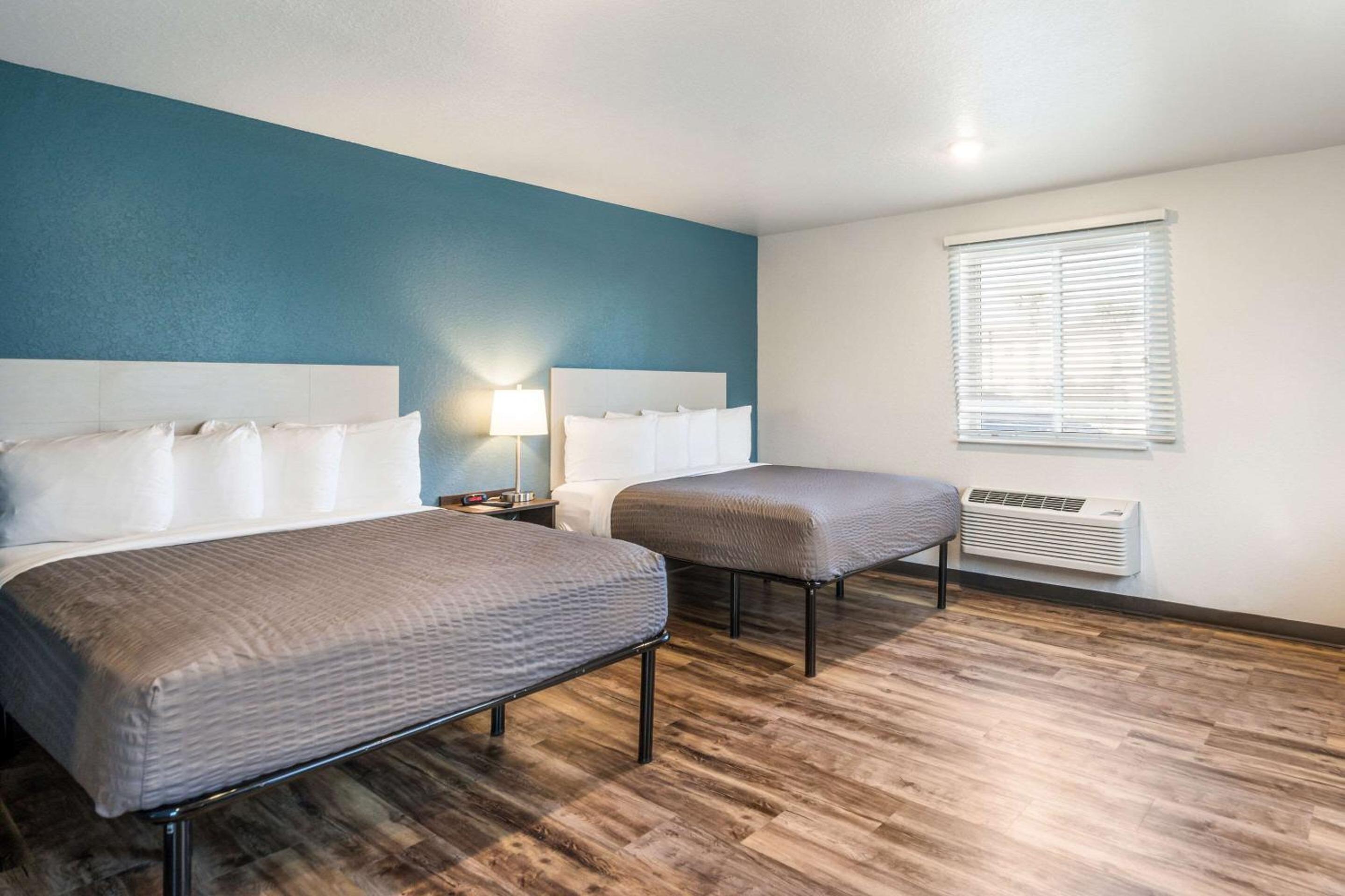Standard Queen Room with Two Queen Beds - Non-Smoking - Photo 1