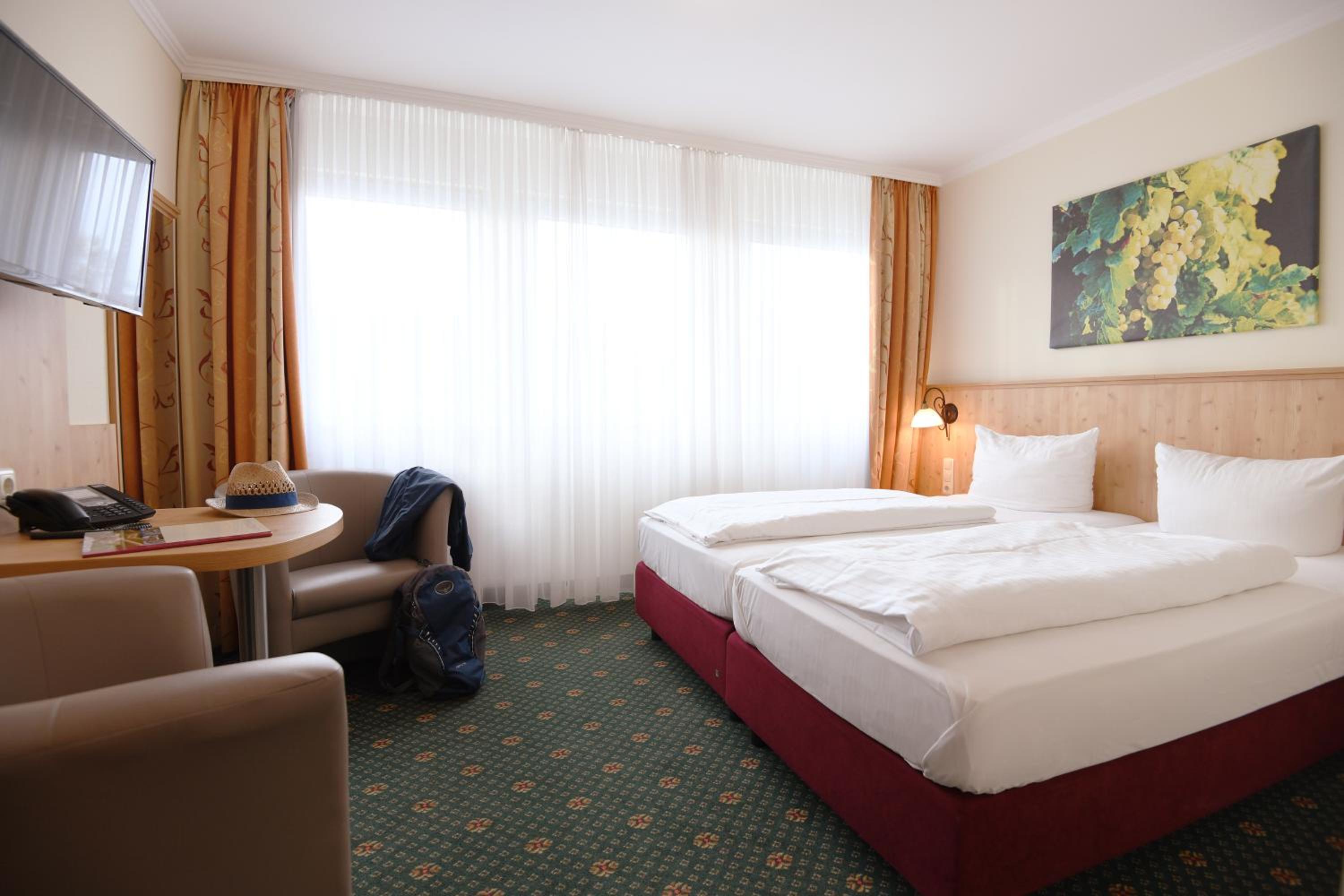 Standard Double Room - Photo 3