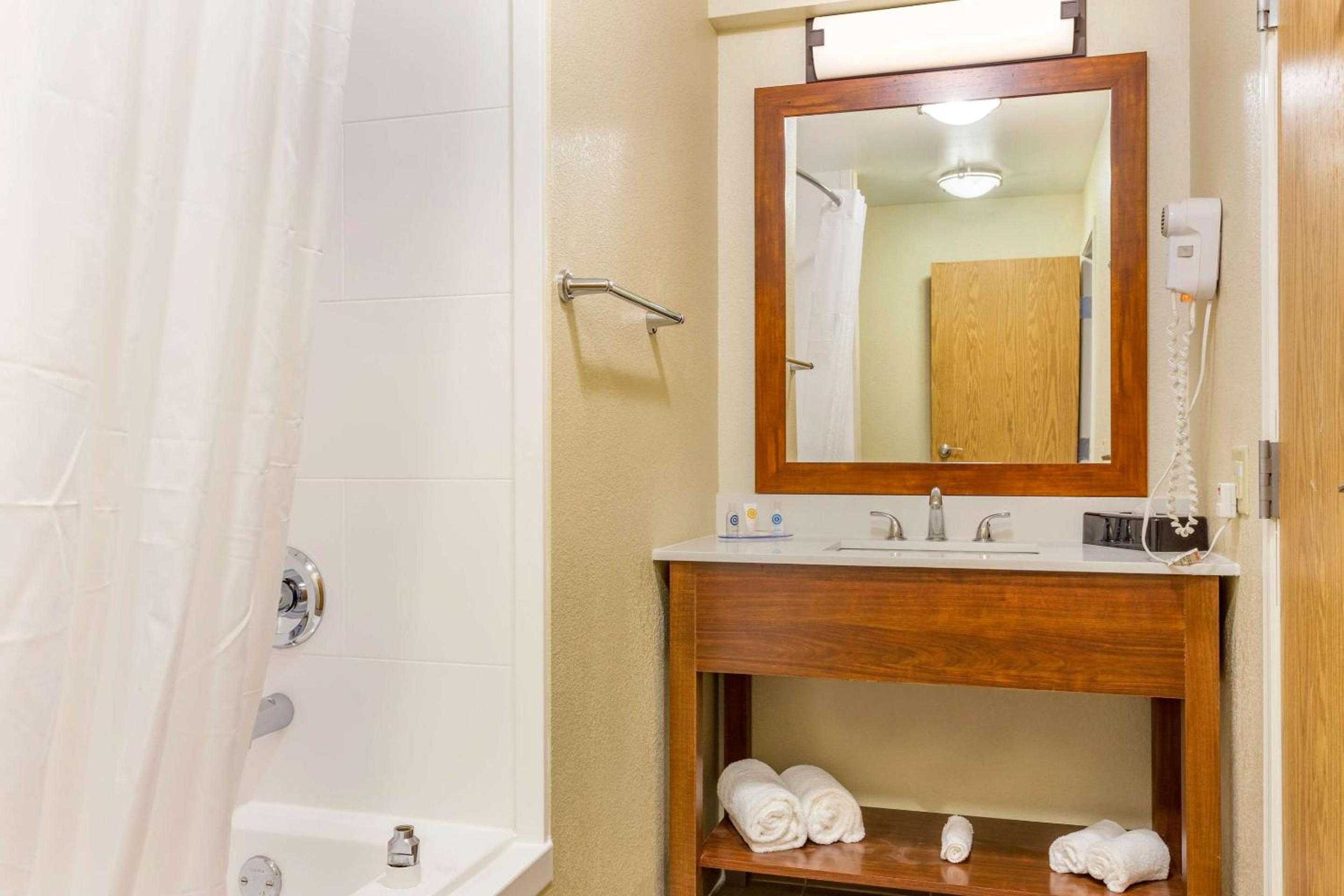 Superior King Suite - Non-Smoking - Photo 2