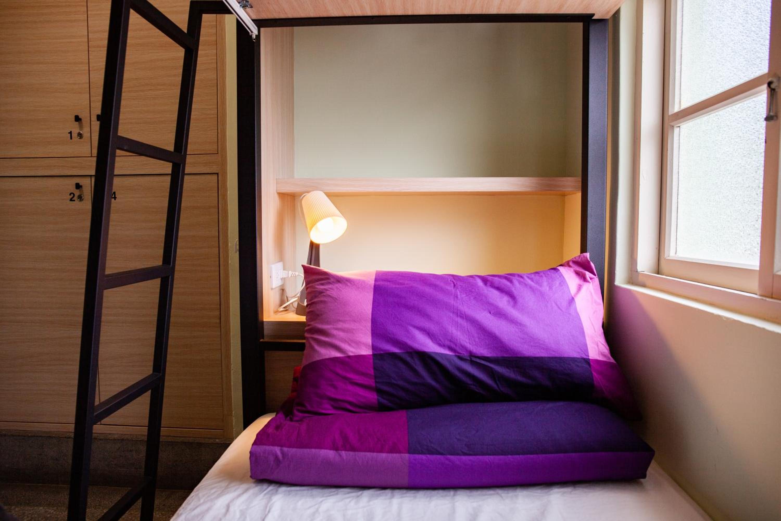 Bed in 4-Bed Male Dormitory Room photo 3