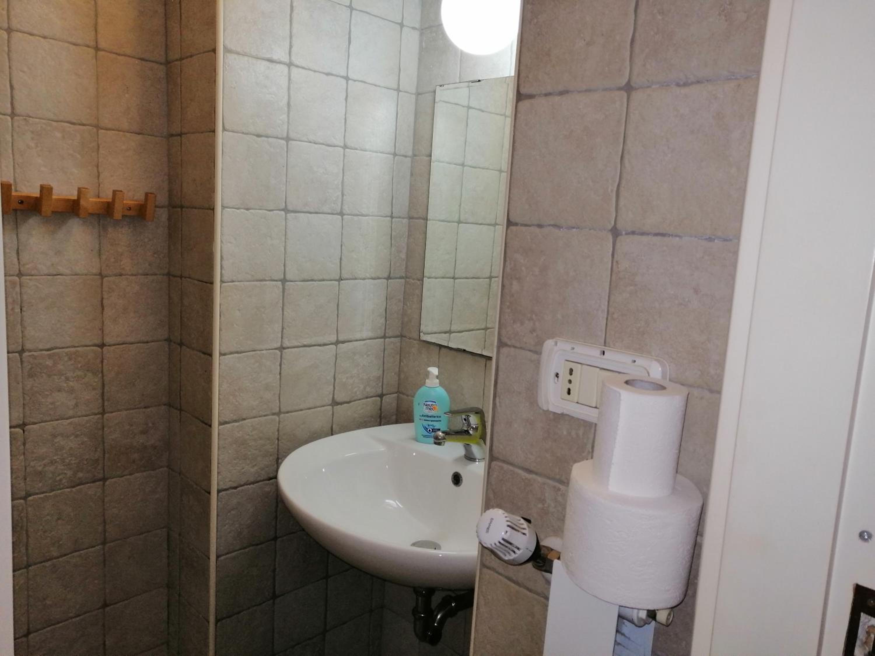 Studio (2 Adults) - Photo 2