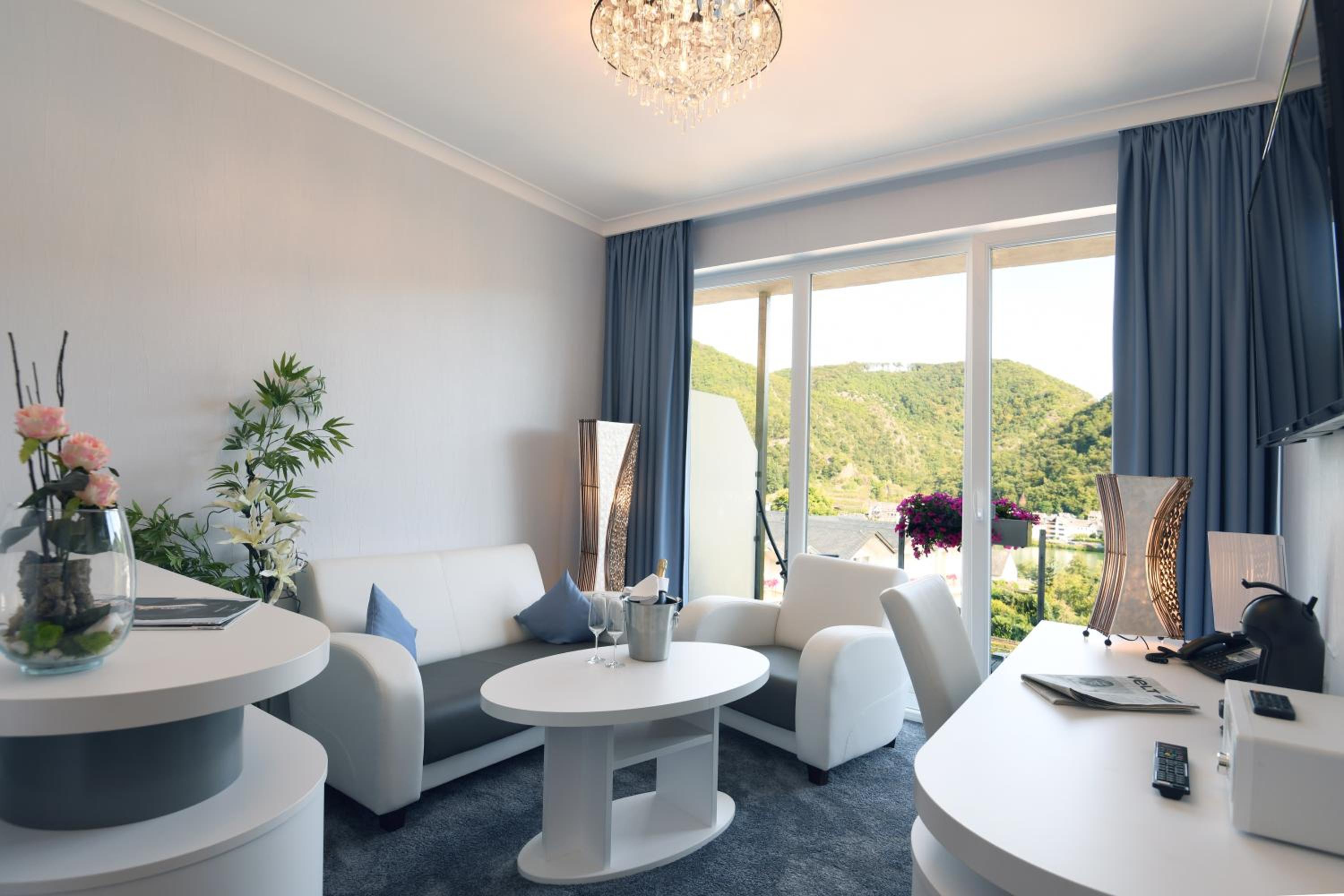 Suite - Photo 2