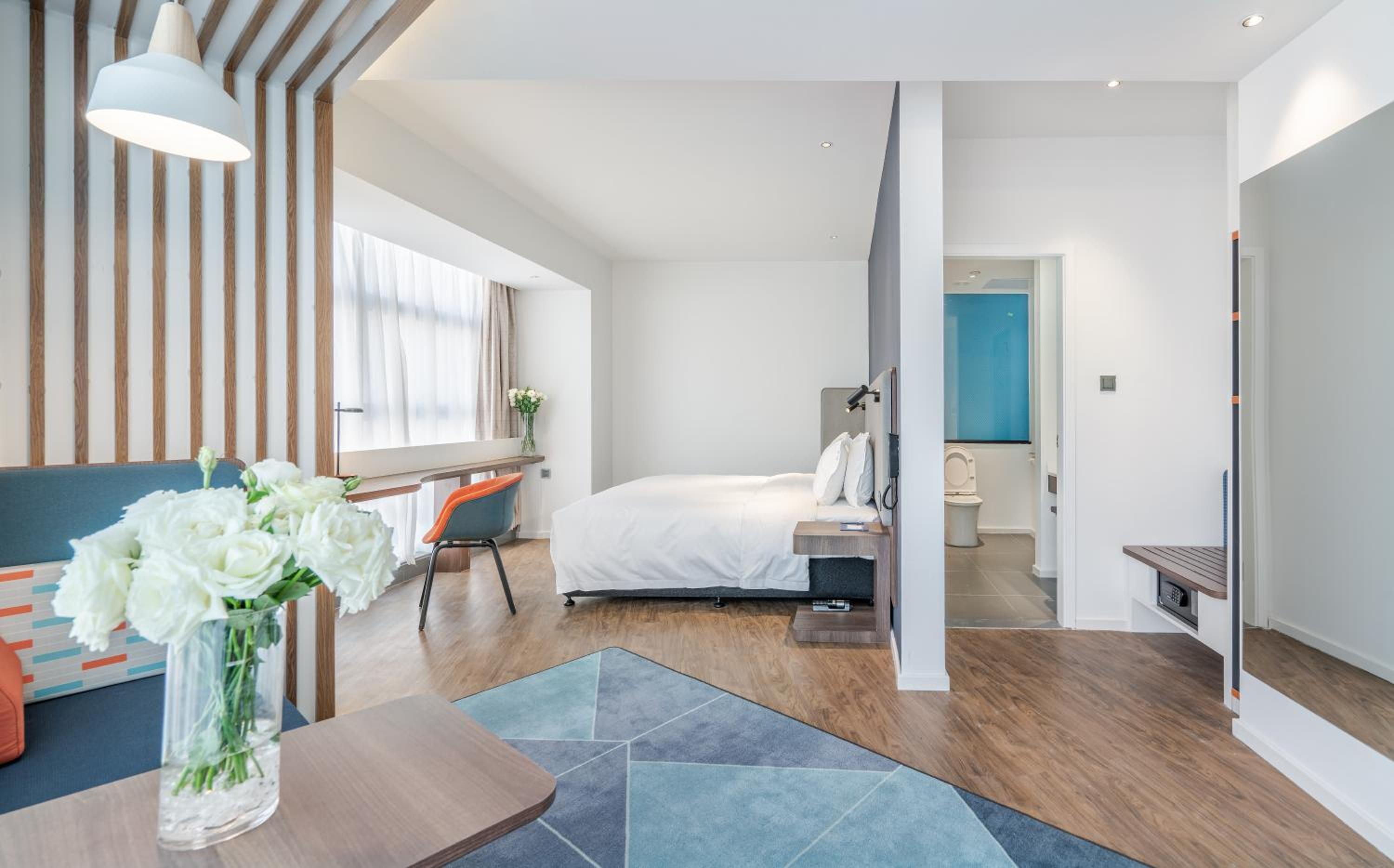 One-Bedroom Suite - Photo 4