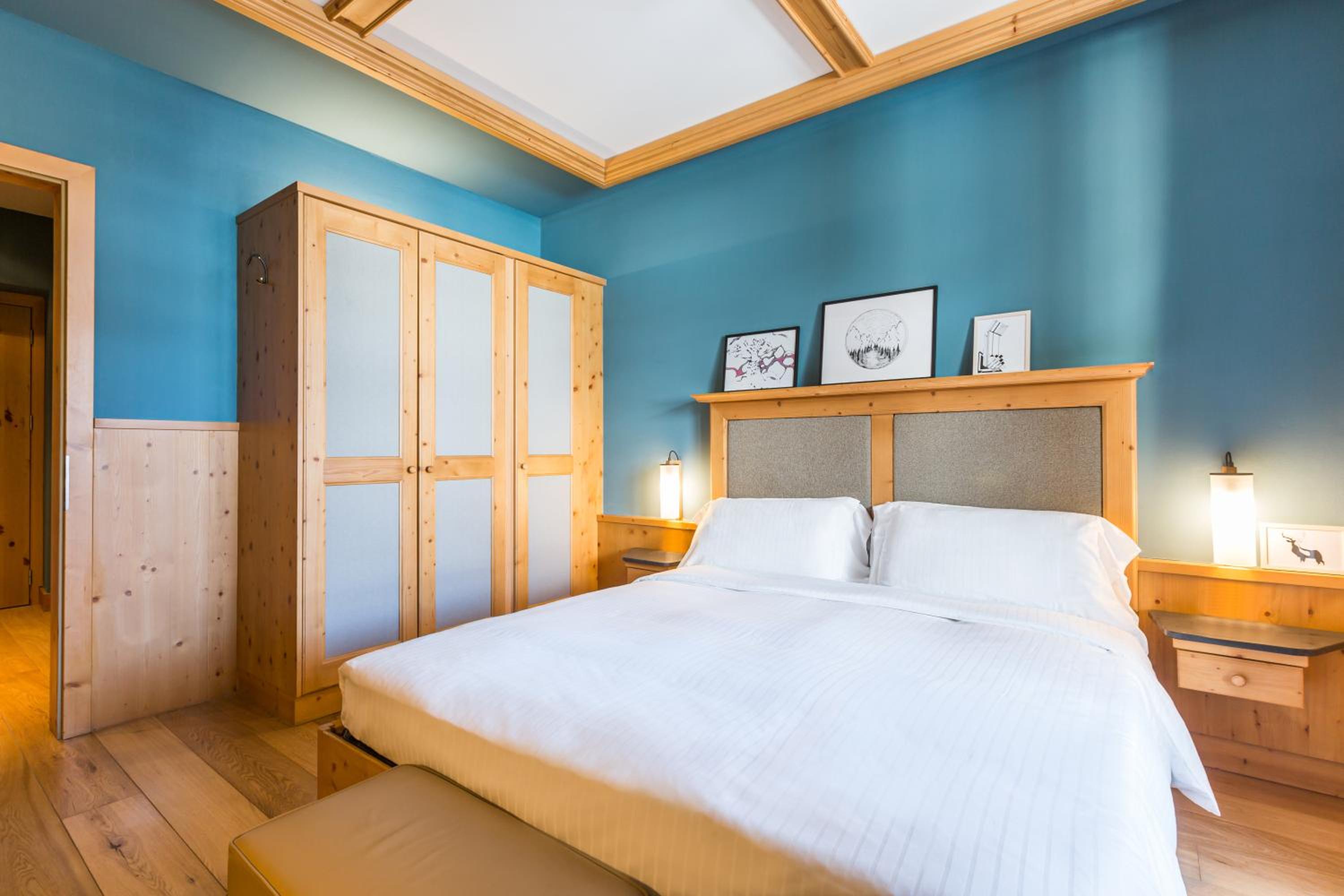 Two-Bedroom Apartment with Tofane Mountain View and Balcony photo 3