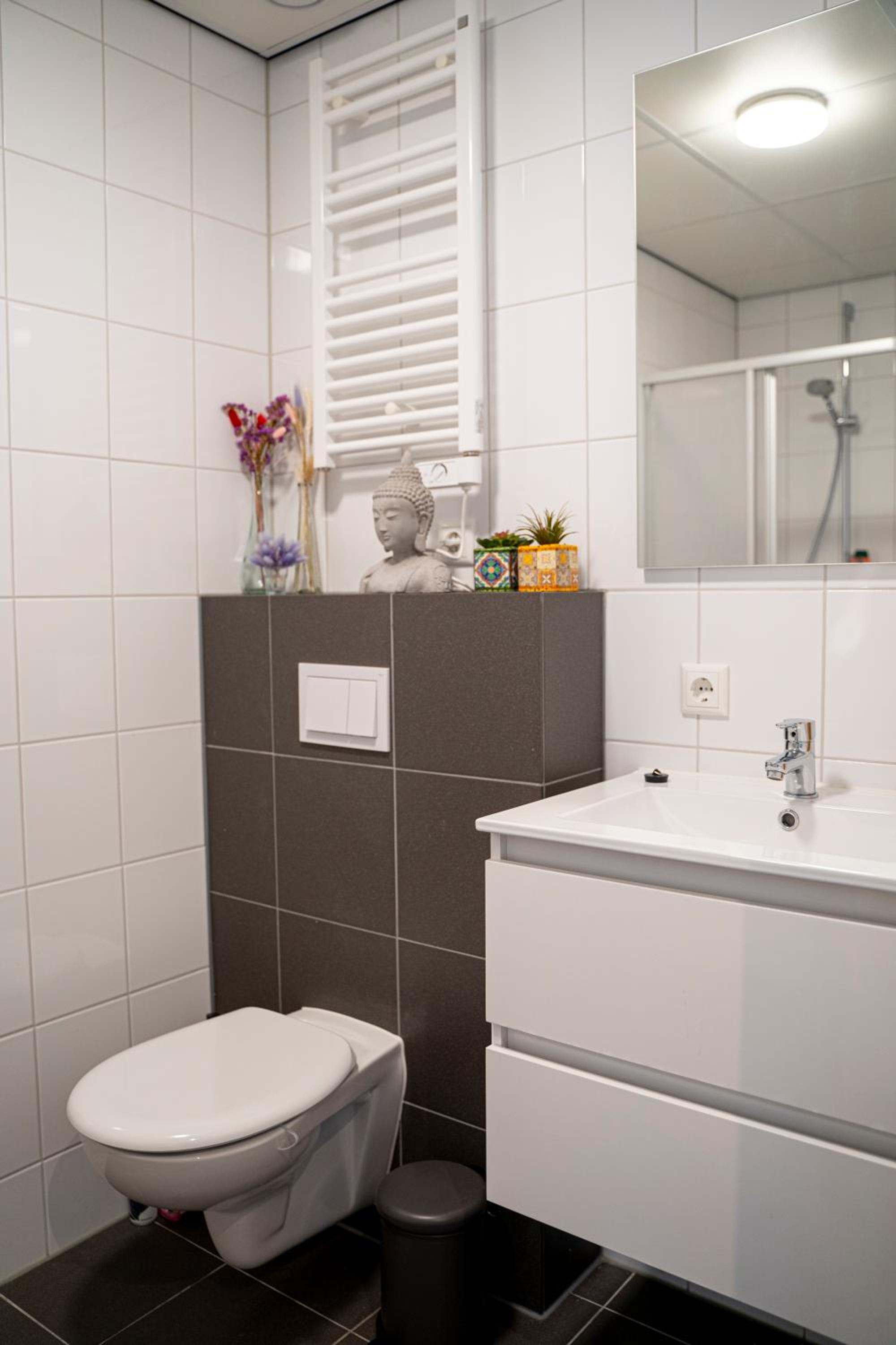 One-Bedroom Apartment - Photo 32
