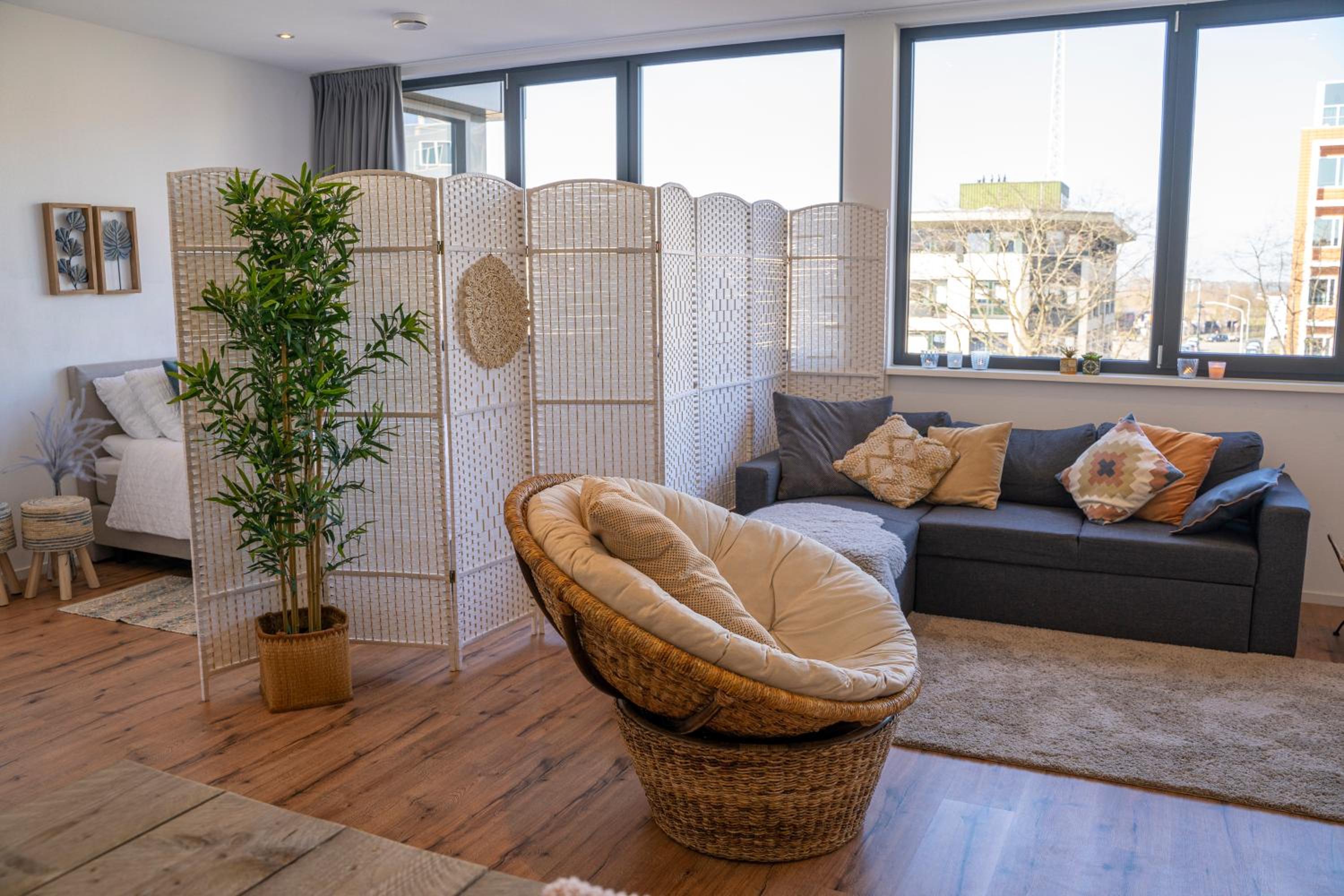 One-Bedroom Apartment - Photo 2