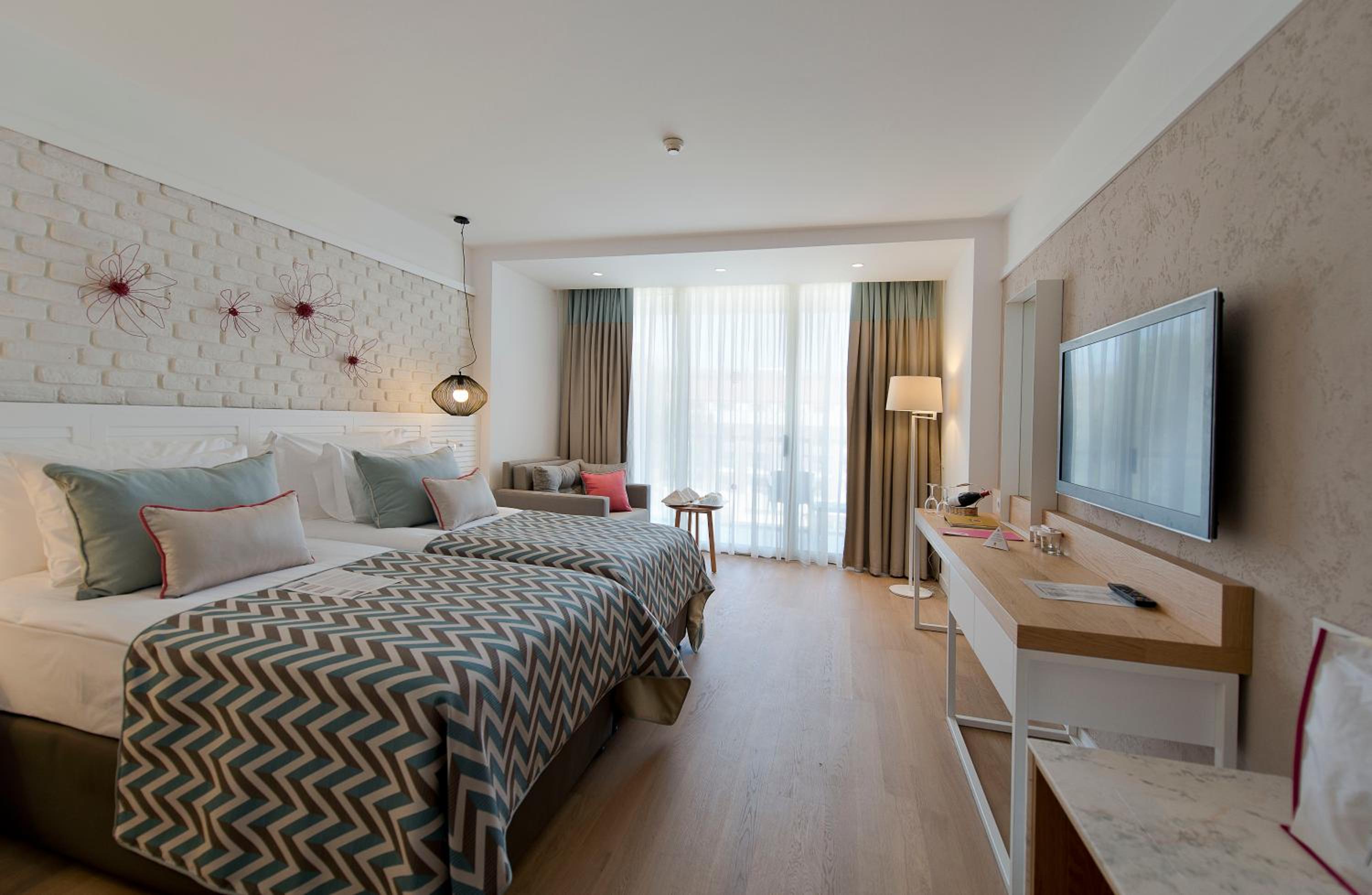 Superior Room Land View