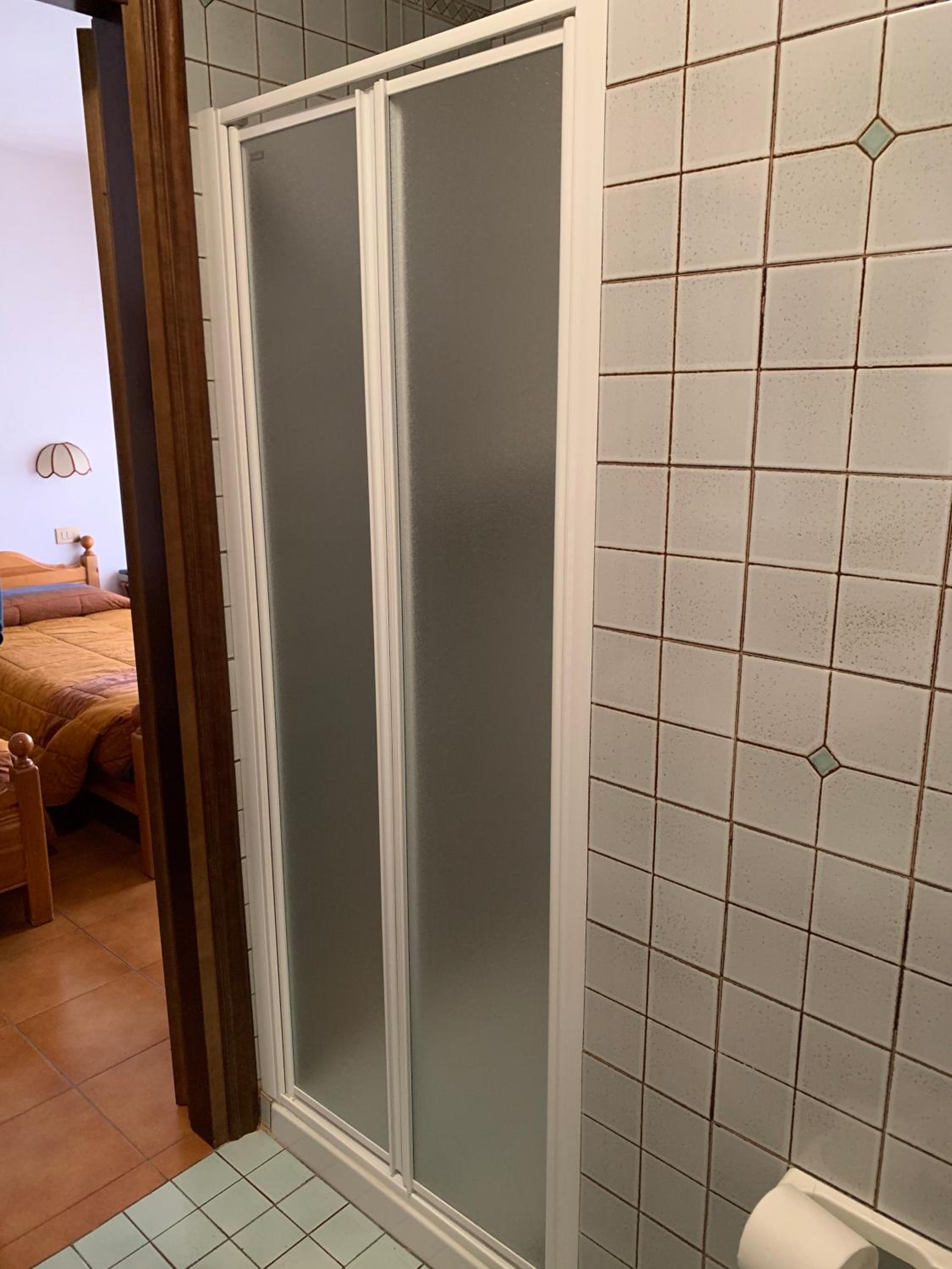 Twin Room with Private Bathroom photo 2