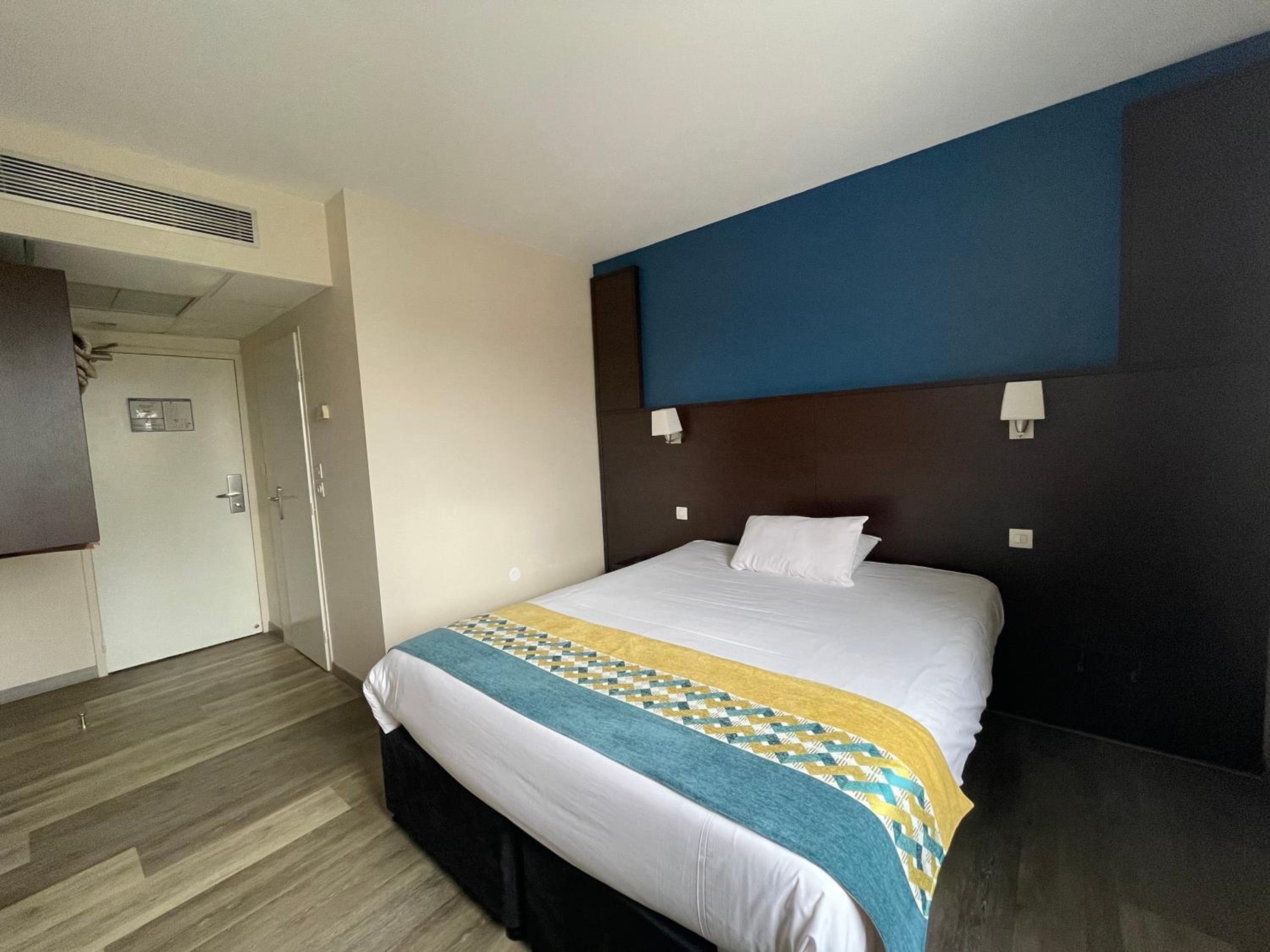 1 Double Bed - Photo 1