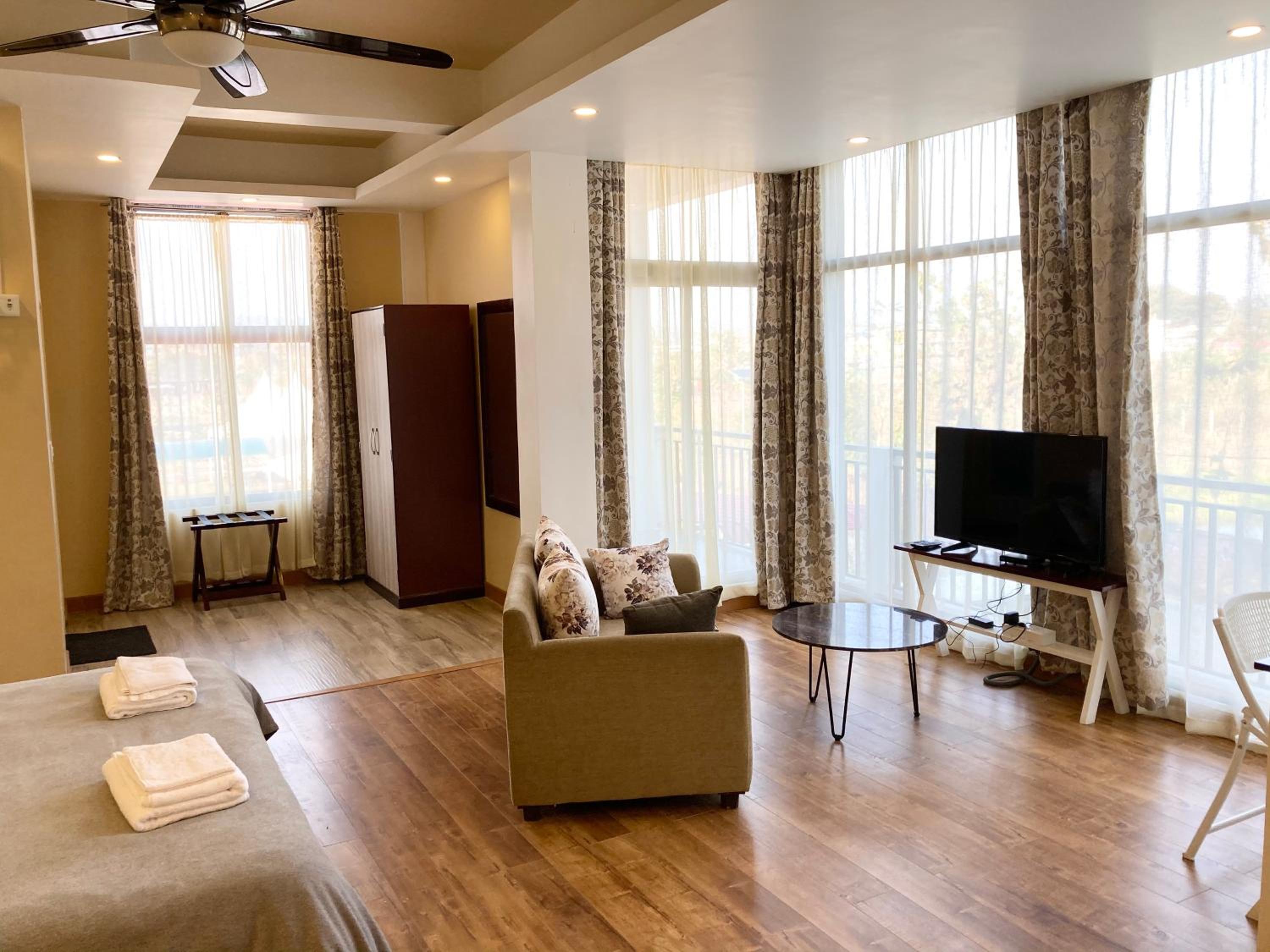 Superior King Room - Photo 4