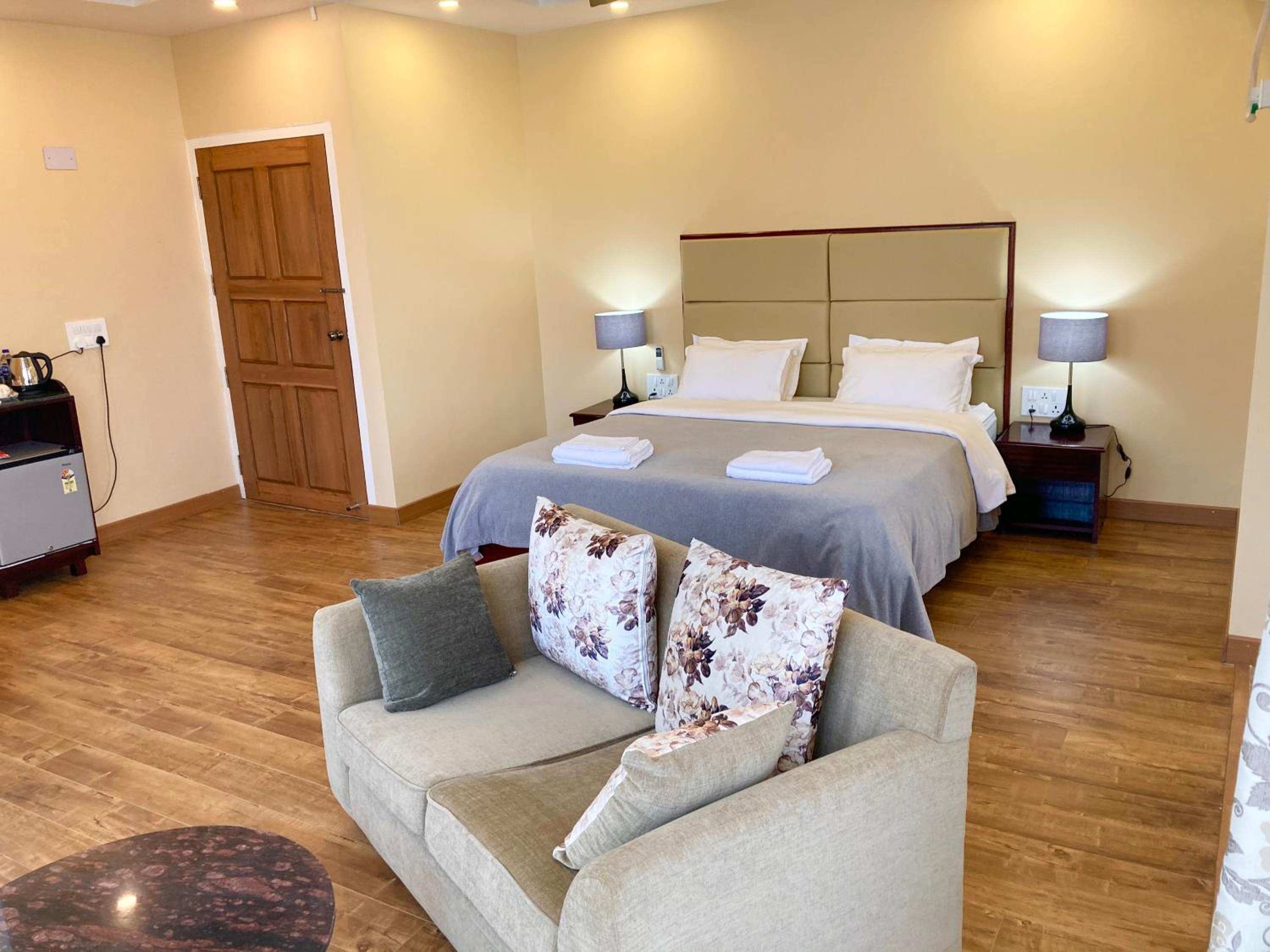 Superior King Room - Photo 3