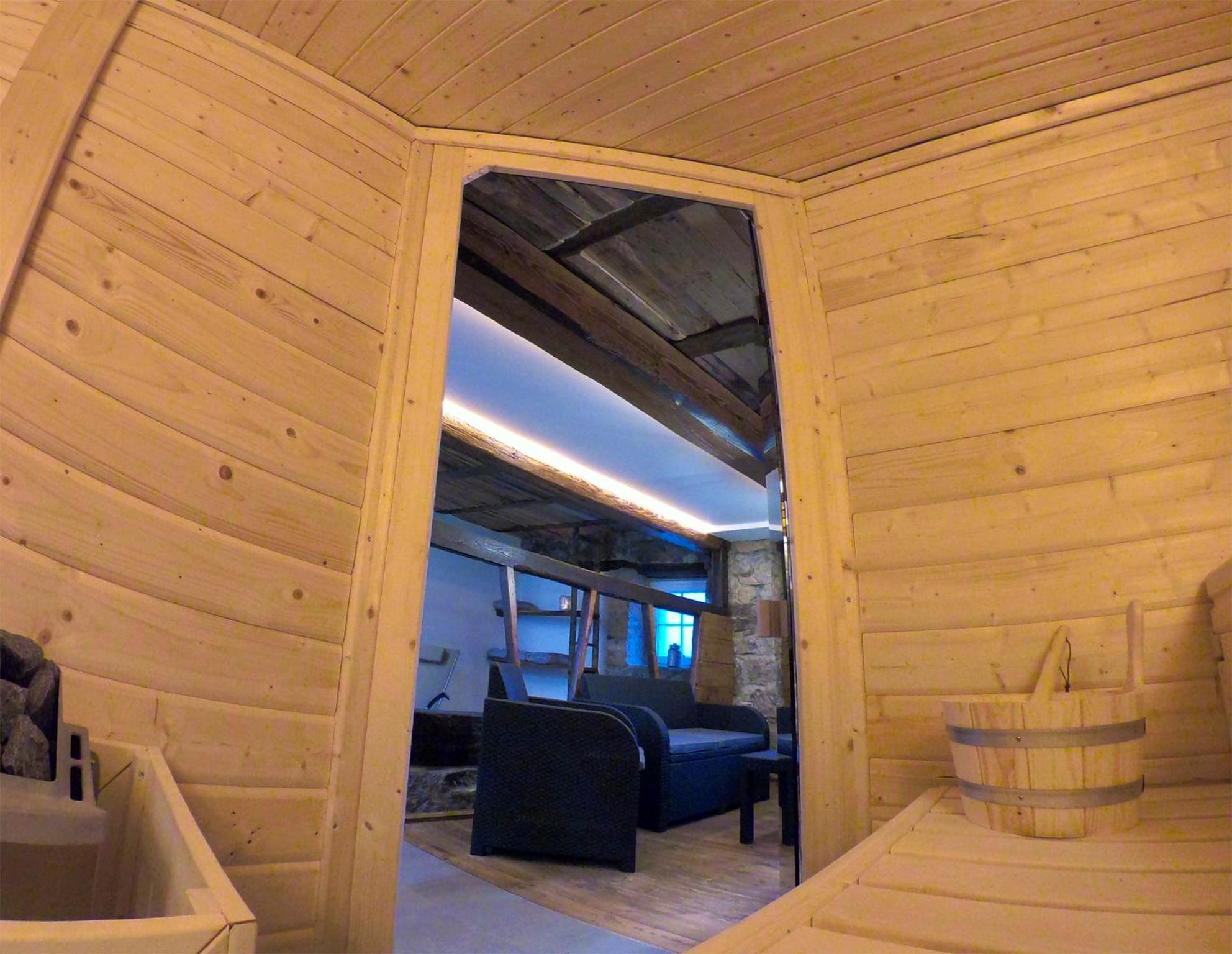 Five-Bedroom House photo 1