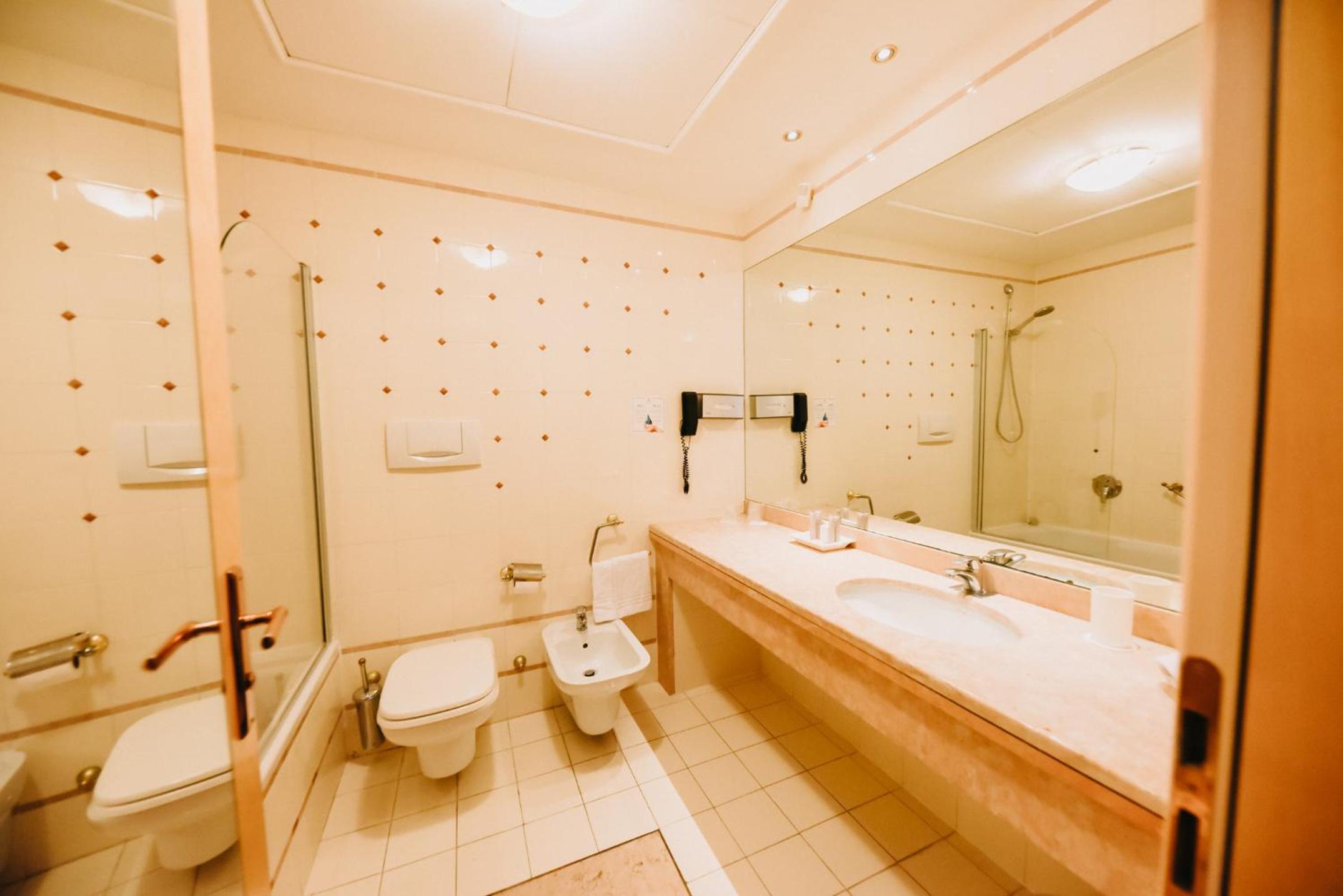 Twin Room - Photo 7