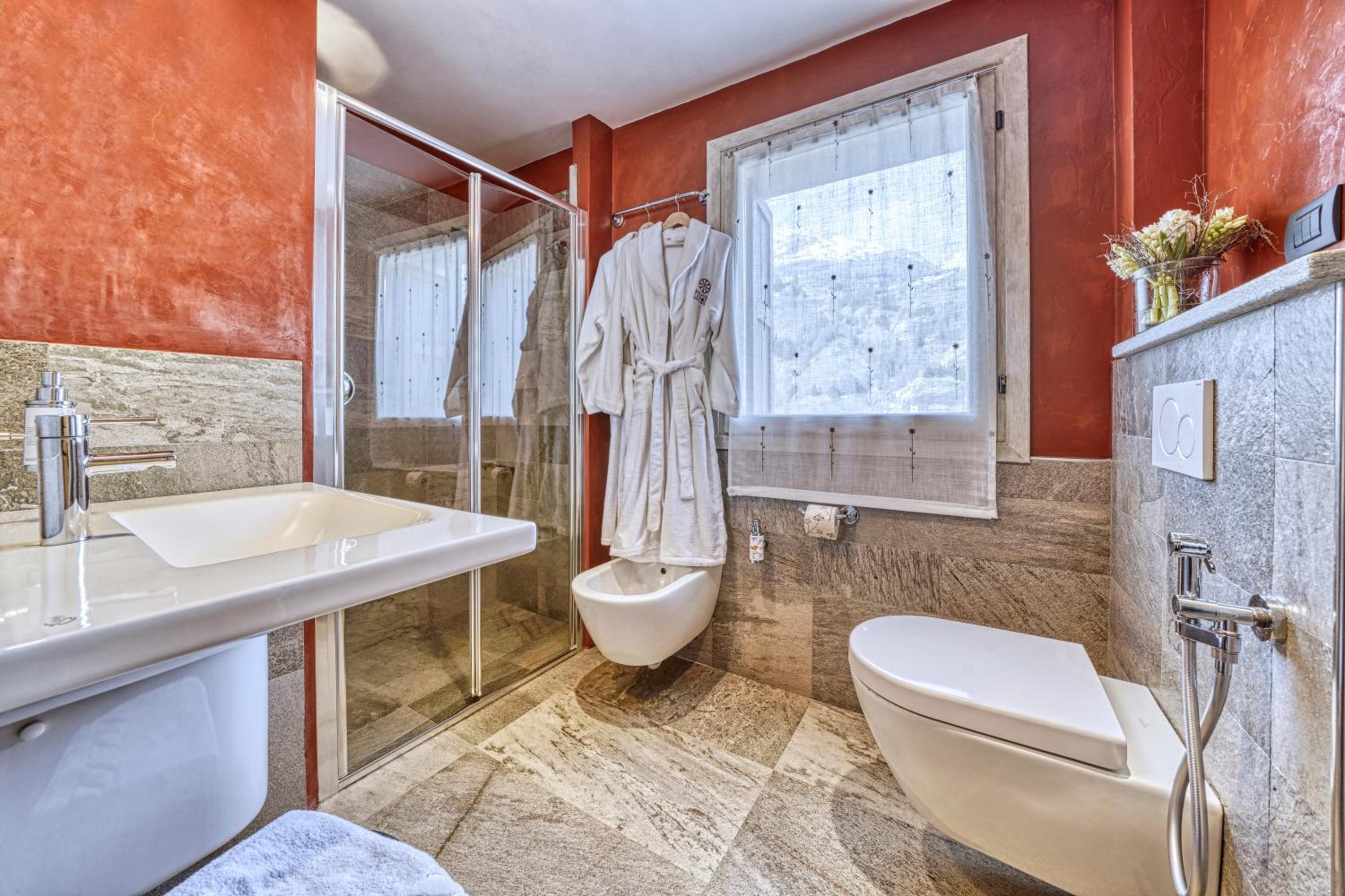 Deluxe Suite - Photo 6