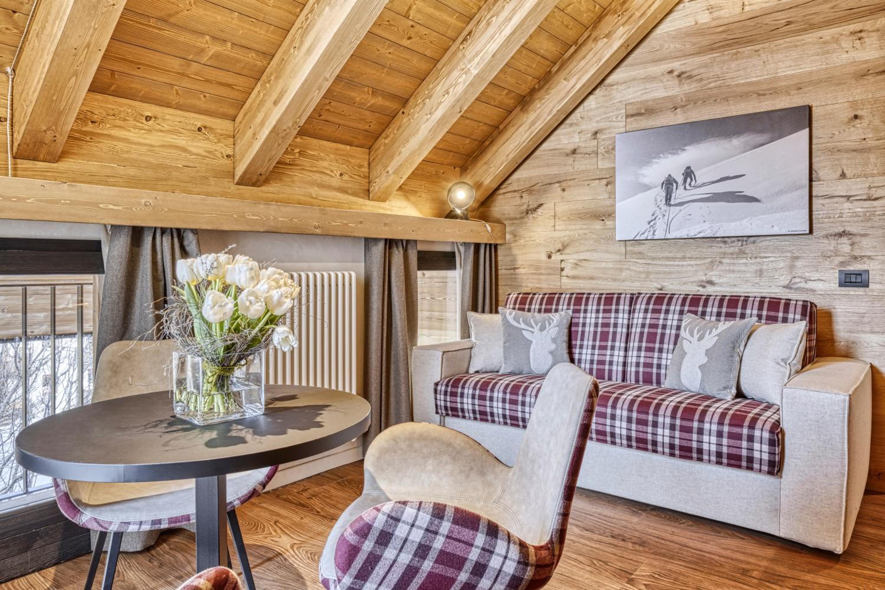 Deluxe Suite - Photo 3