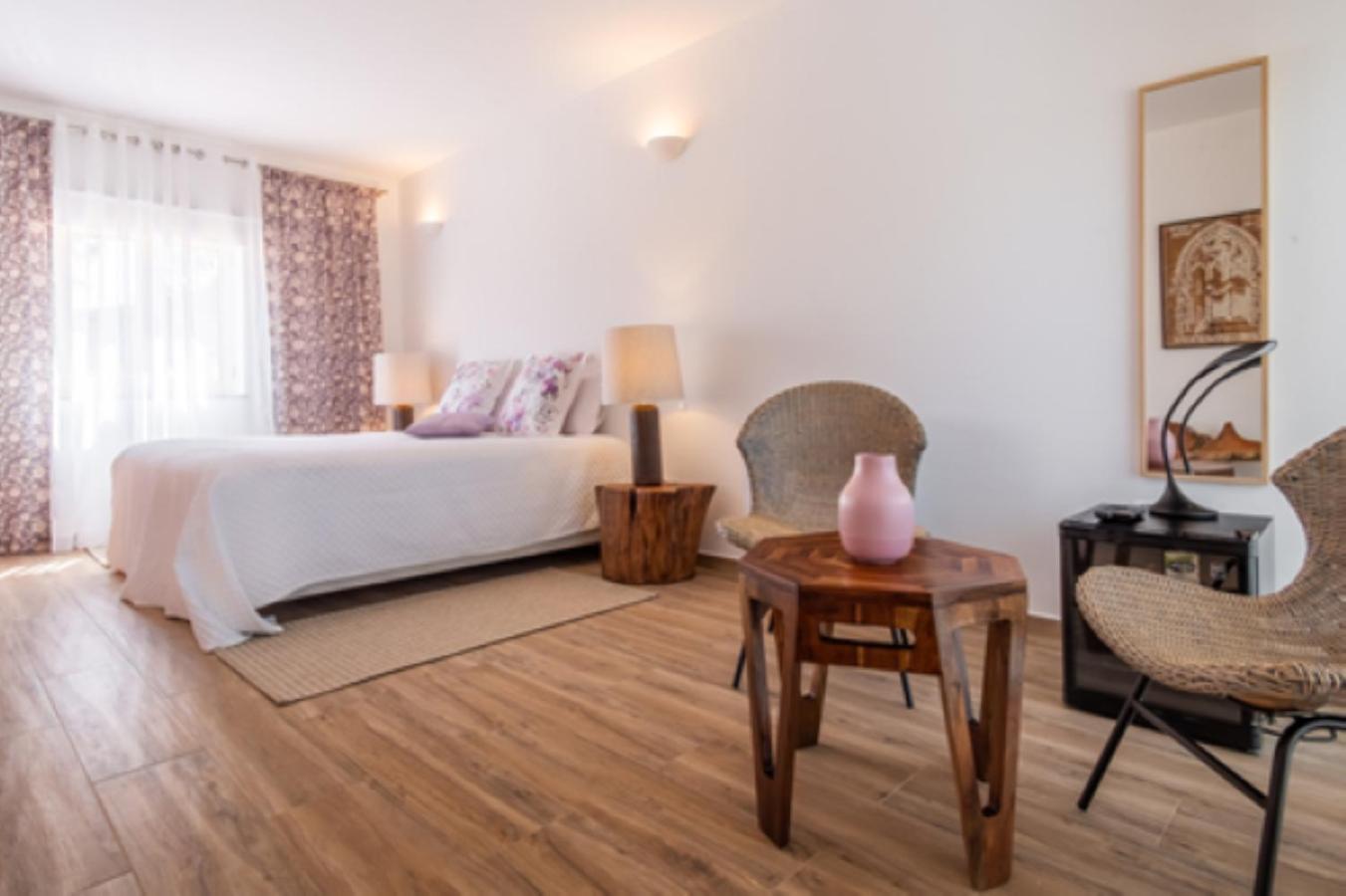 King-Zimmer mit Poolblick
