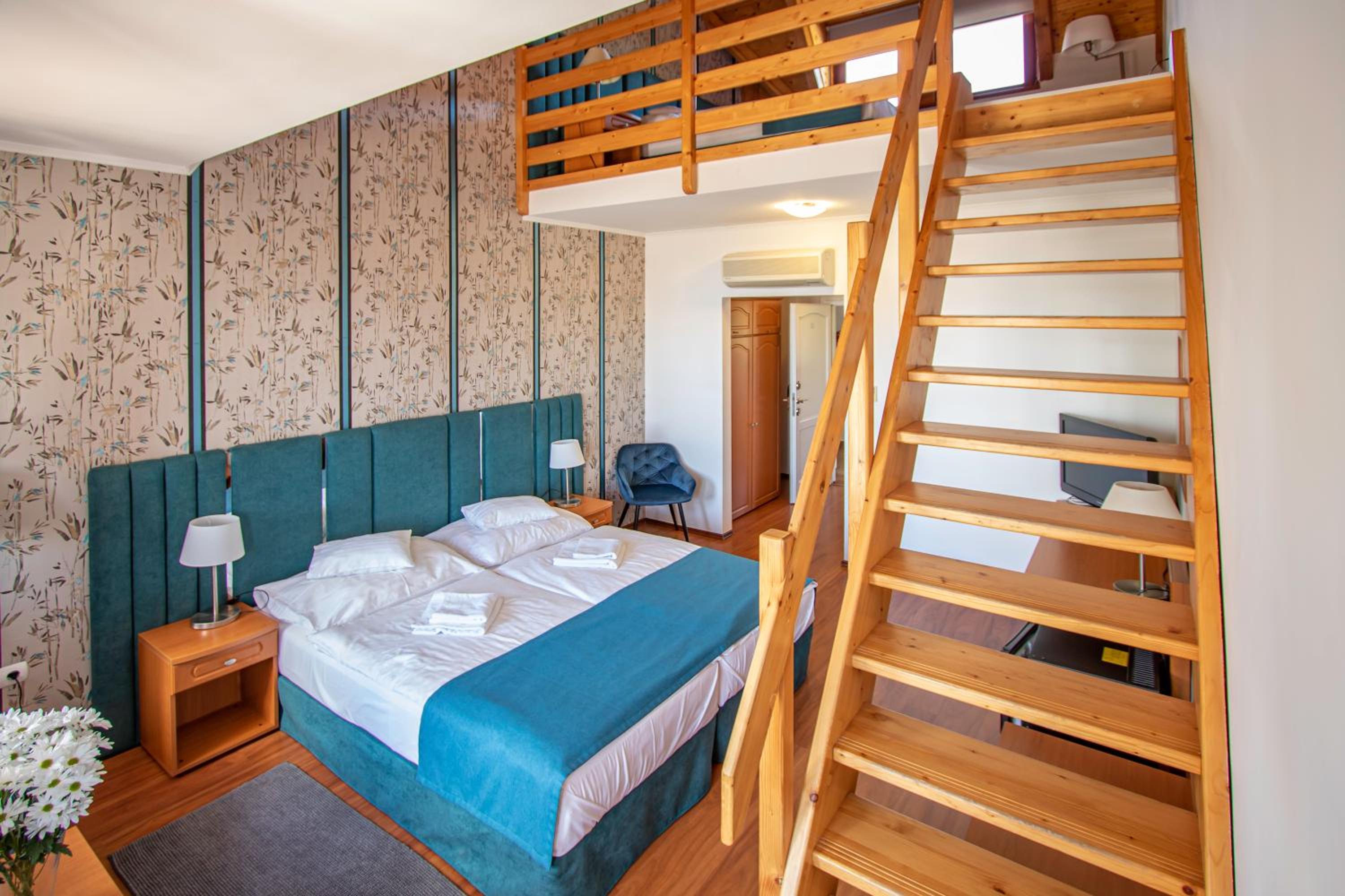 Quadruple Room with Lake View photo 1