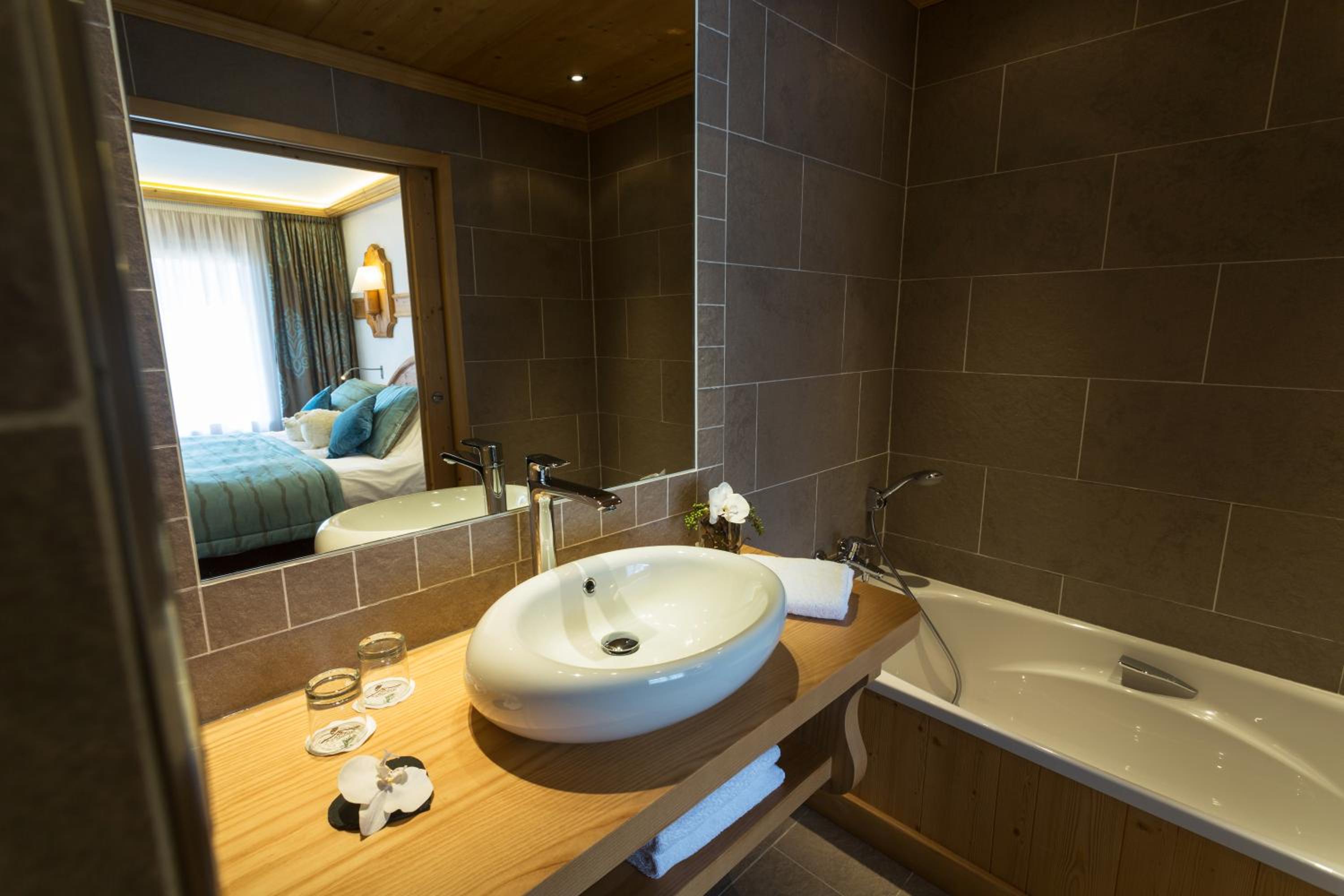 Suite (2 Adults) - Photo 2