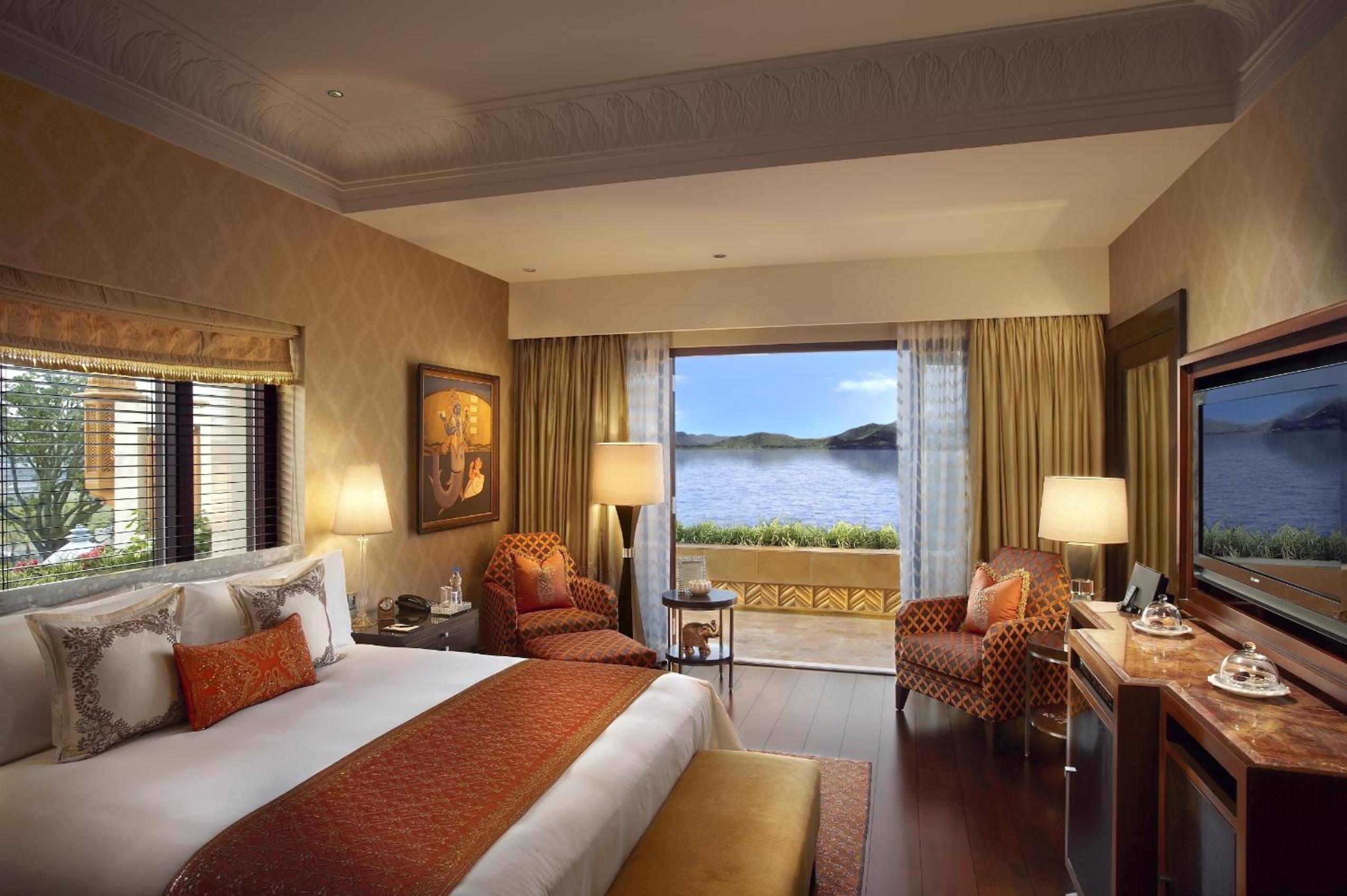 Luxury Suite: Complimentary two way airport transfers