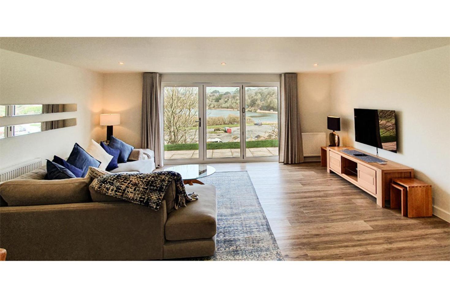 One-Bedroom Apartment with Sea View photo 1