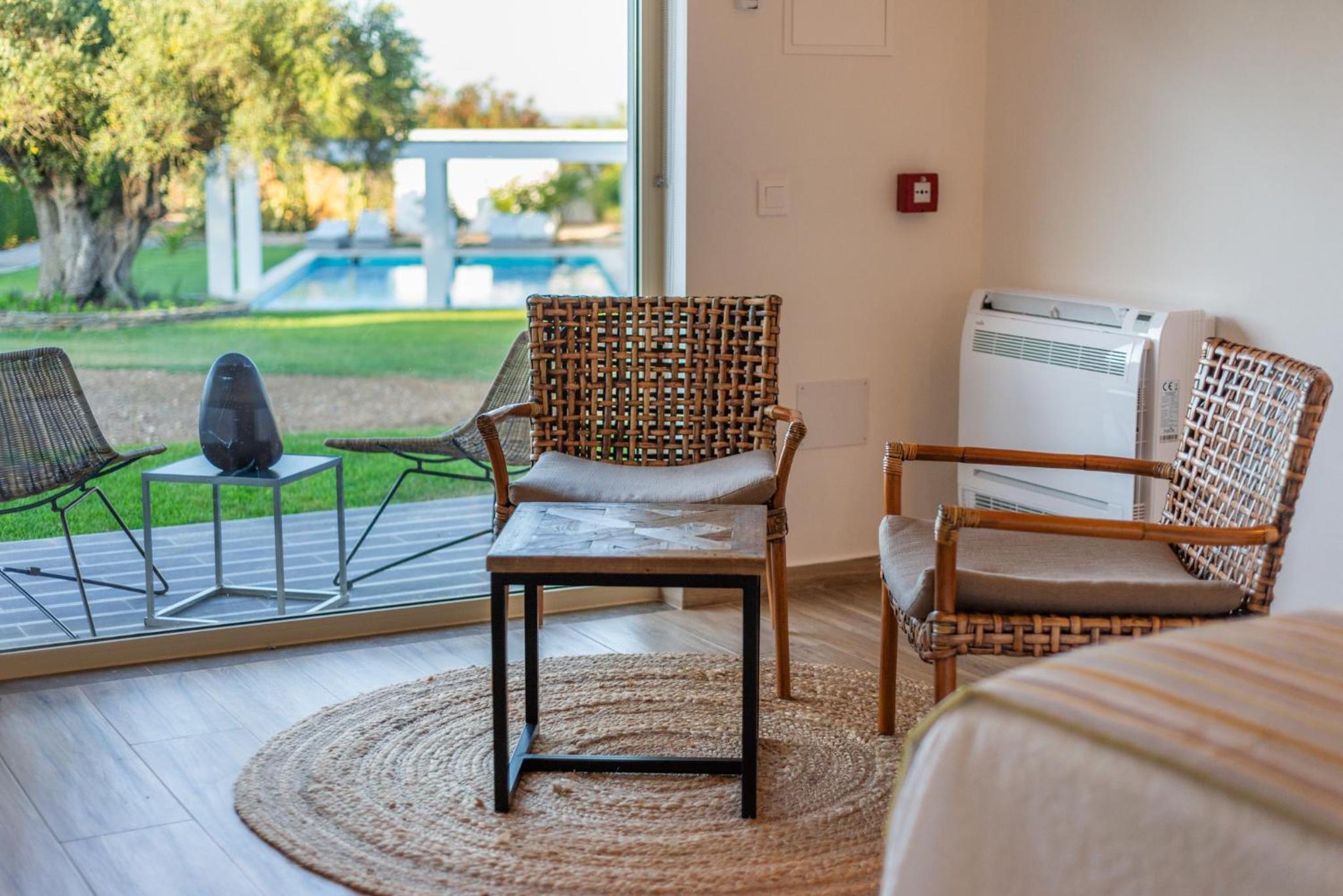 King-Zimmer mit Poolblick