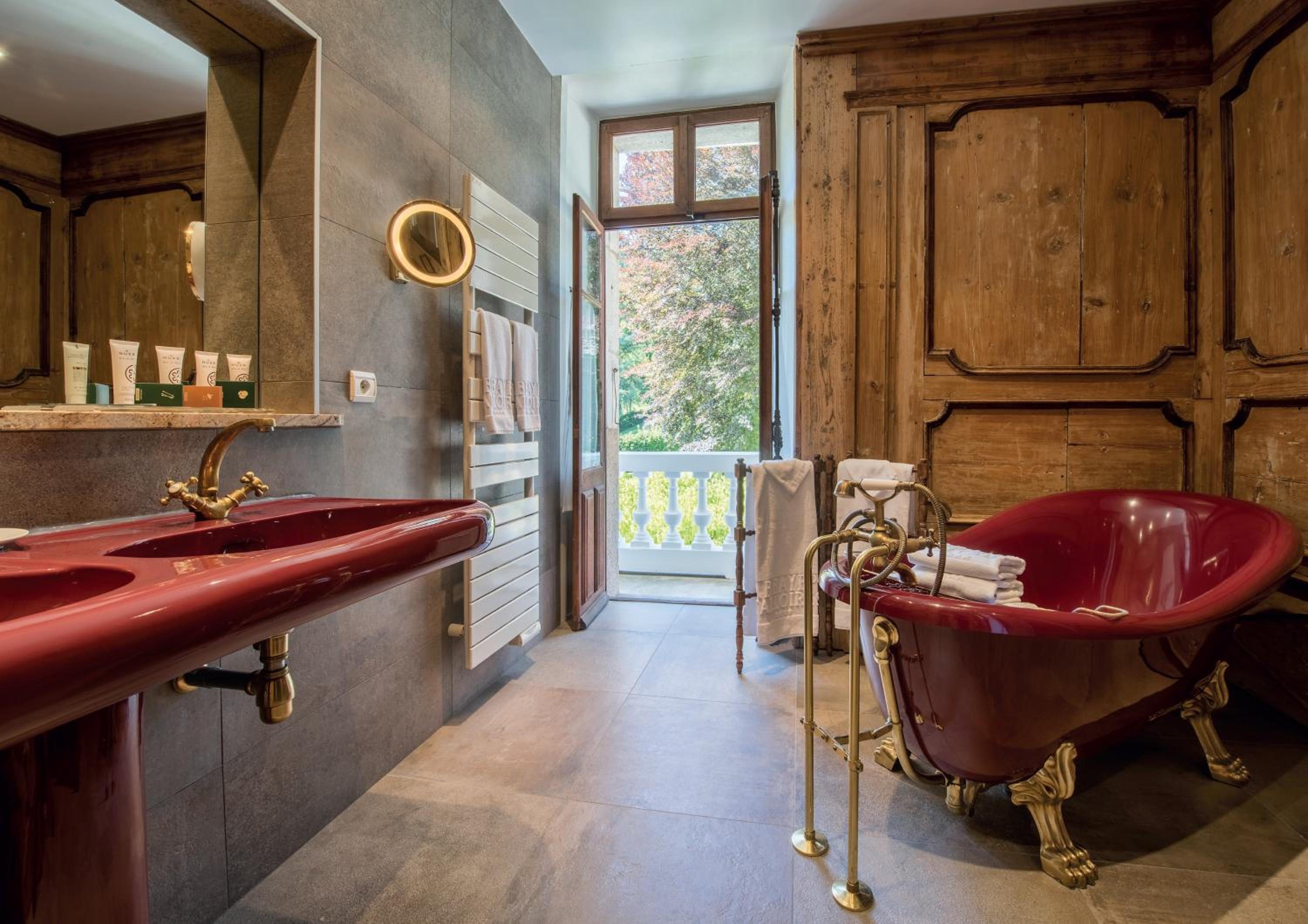 Suite with Lake View  and Spa Access Included photo 3