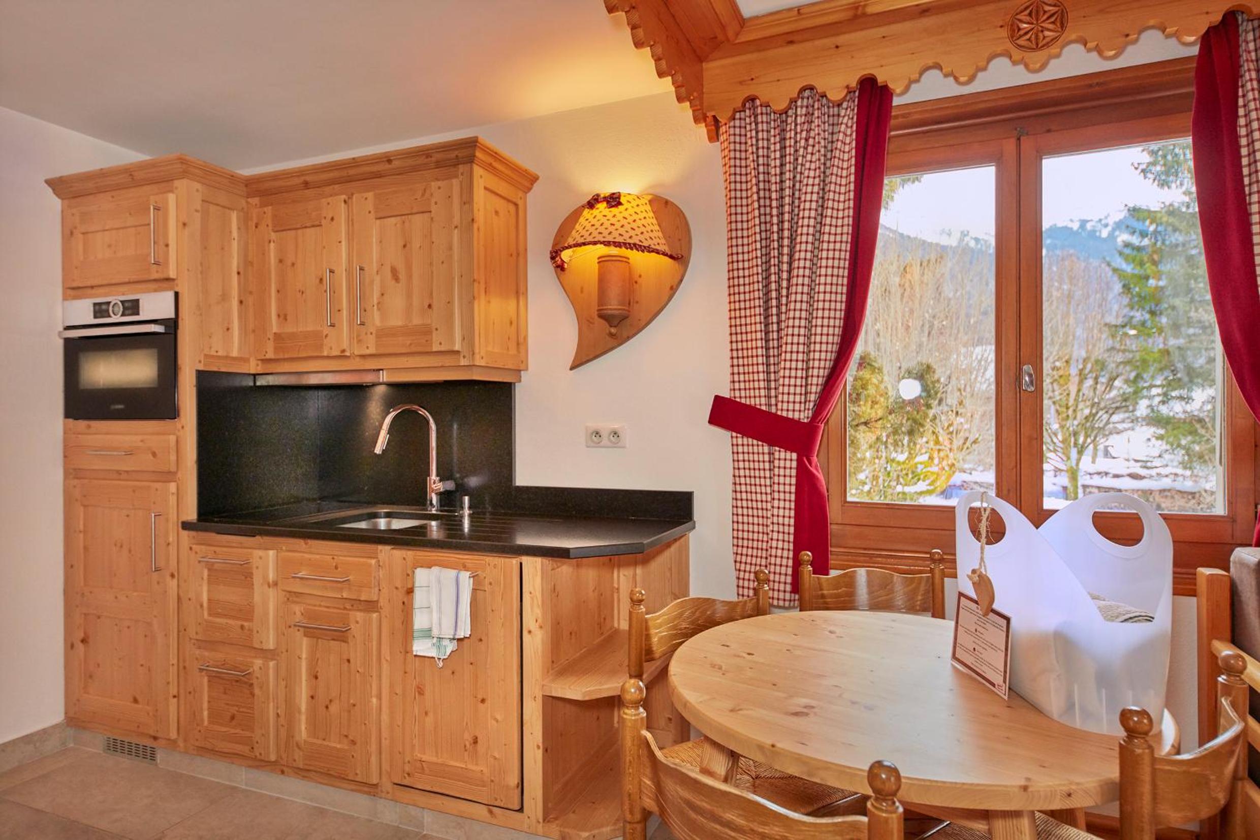 Studio with Connecting Rooms (4 Adults)  - Photo 11