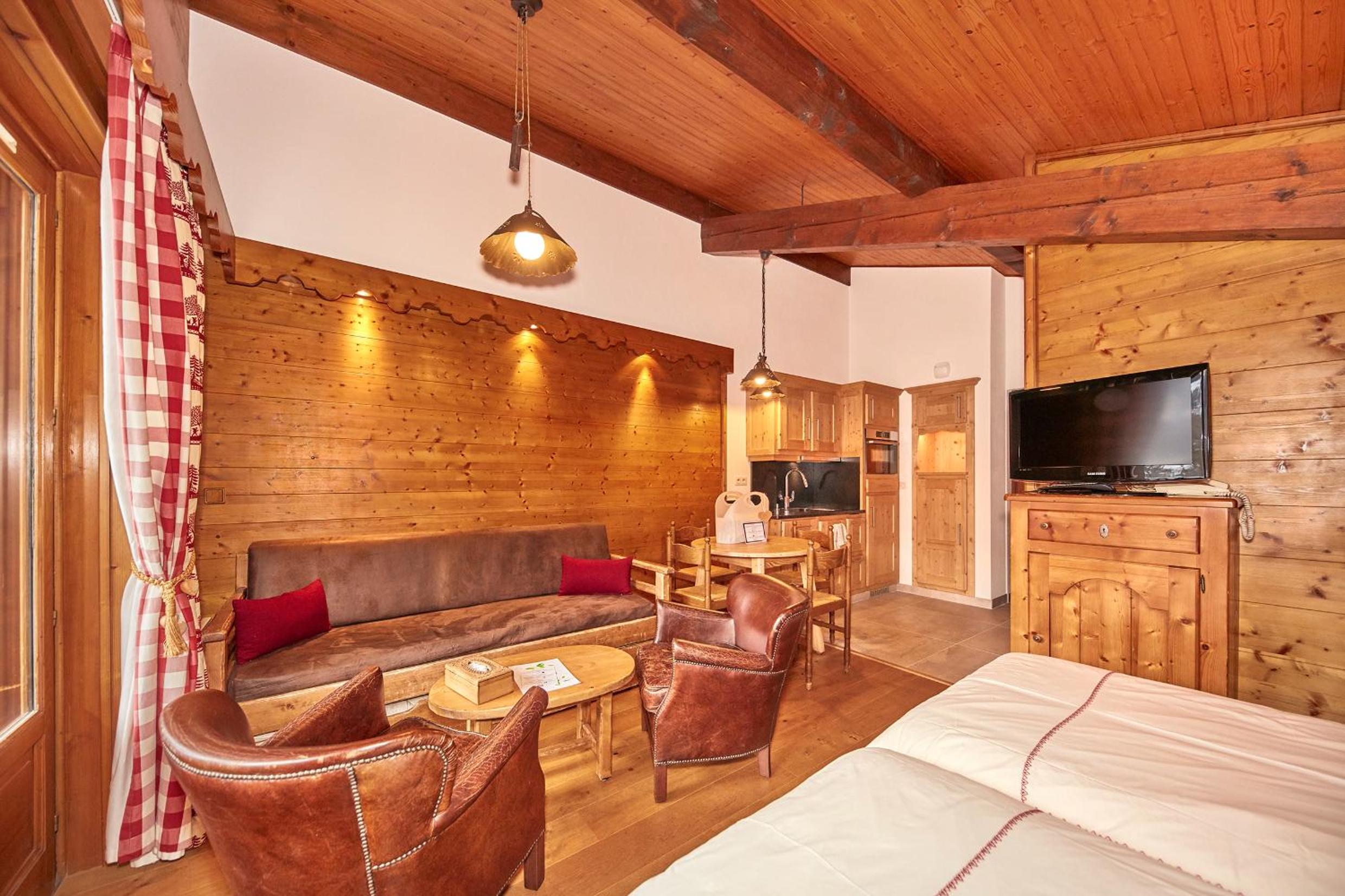 Studio with Connecting Rooms (4 Adults)  - Photo 6