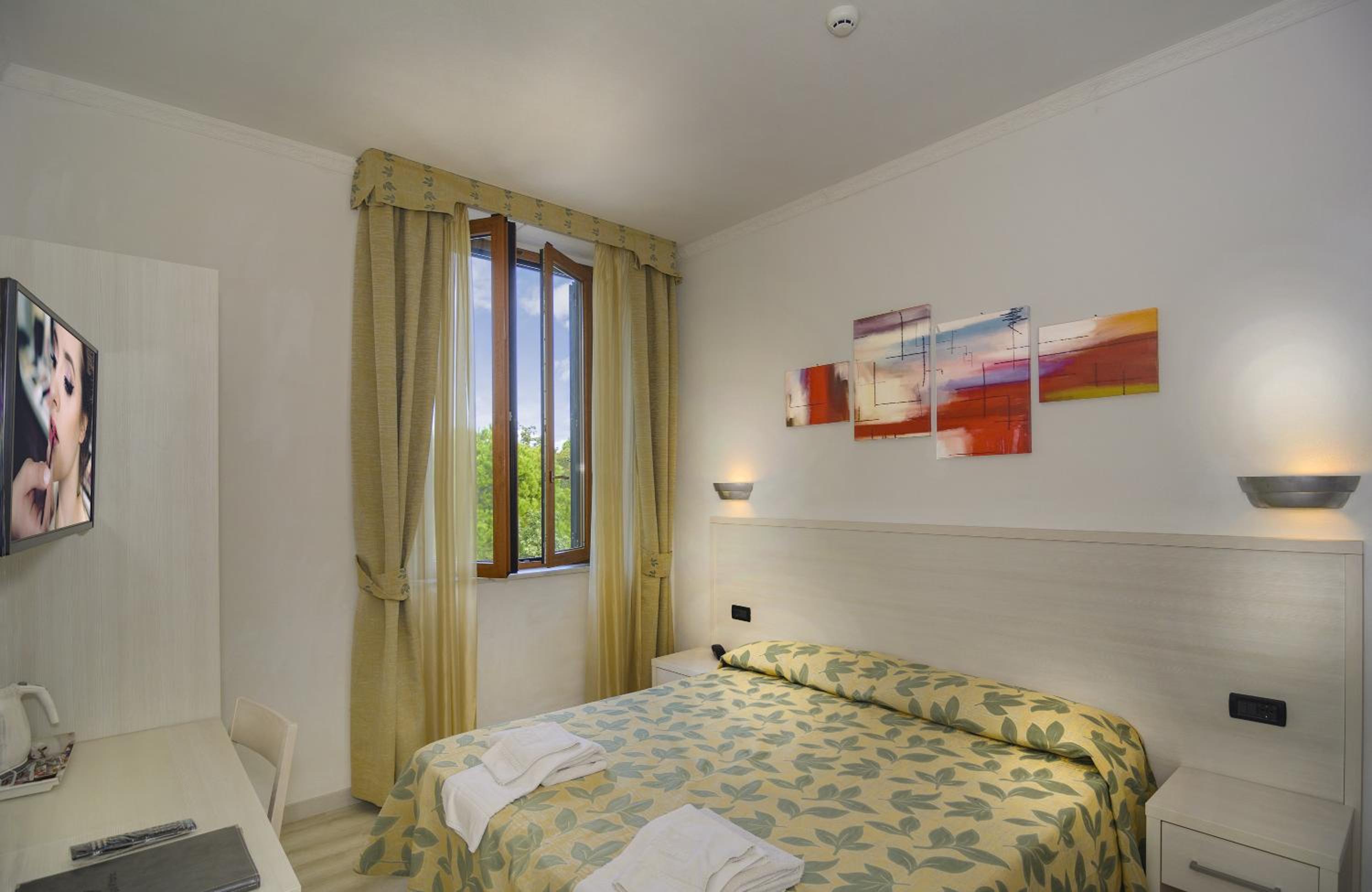 Double Room - Photo 11
