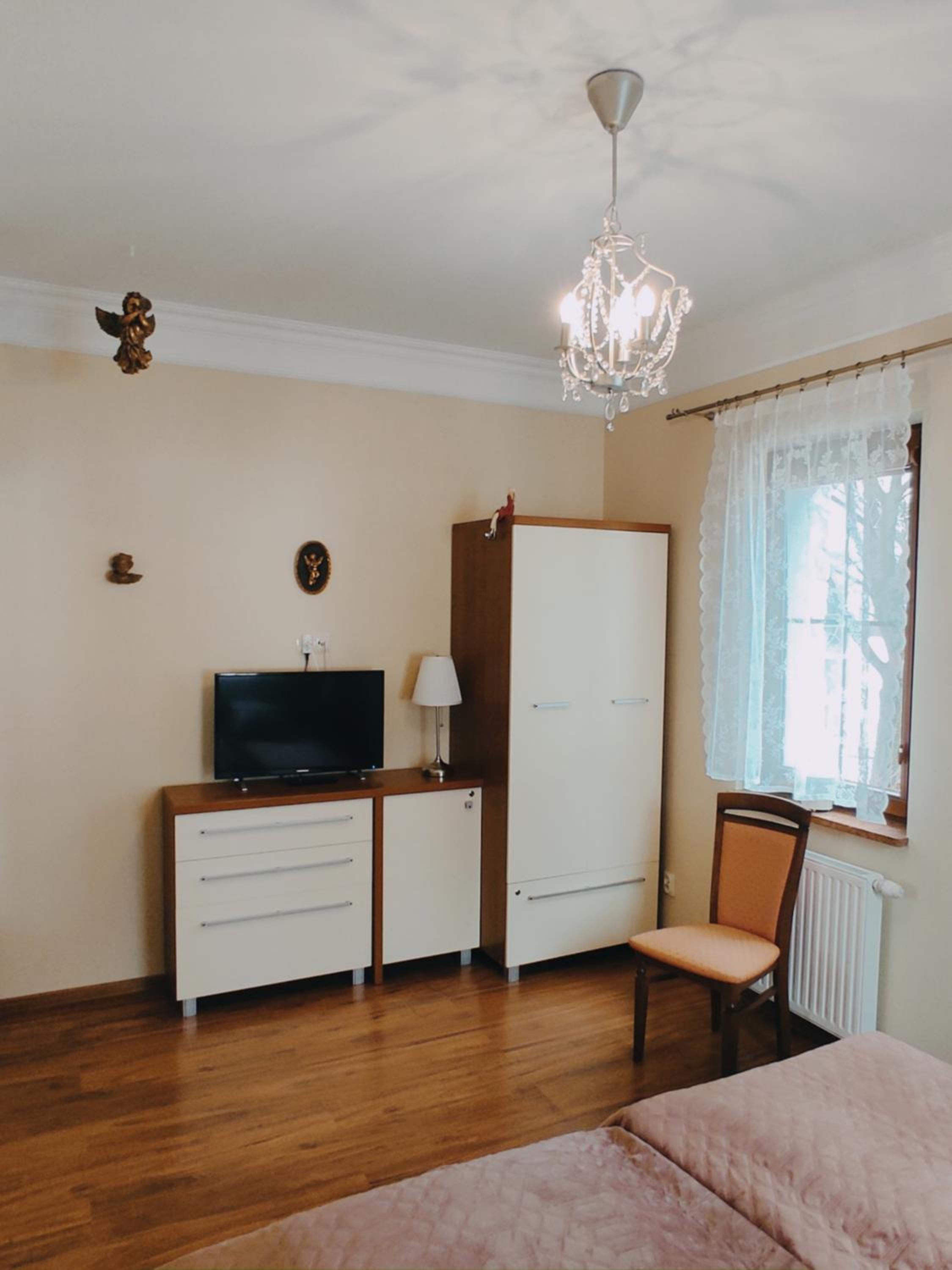One-Bedroom Apartment - Photo 1