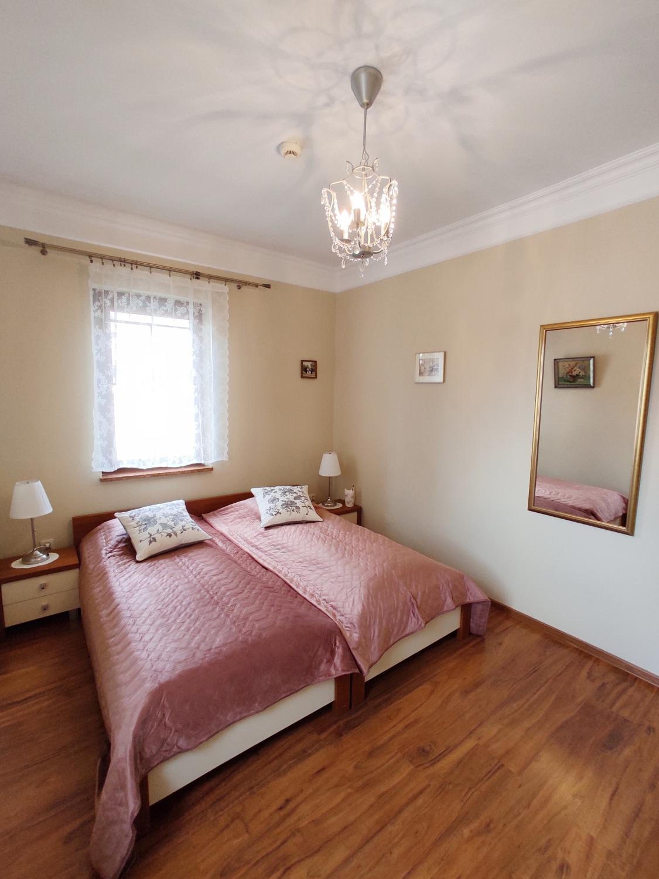 One-Bedroom Apartment - Photo 2