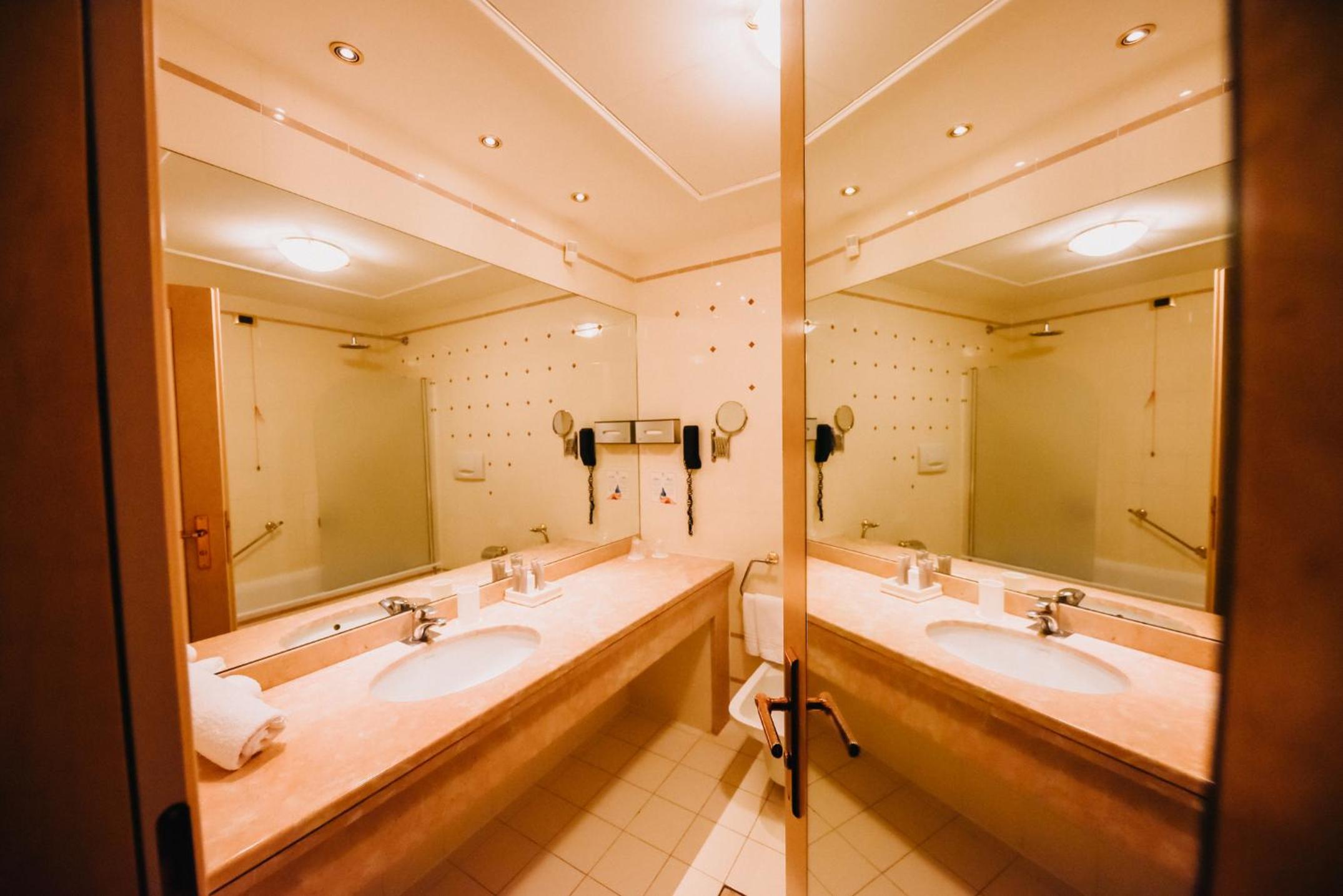 Twin Room - Photo 6