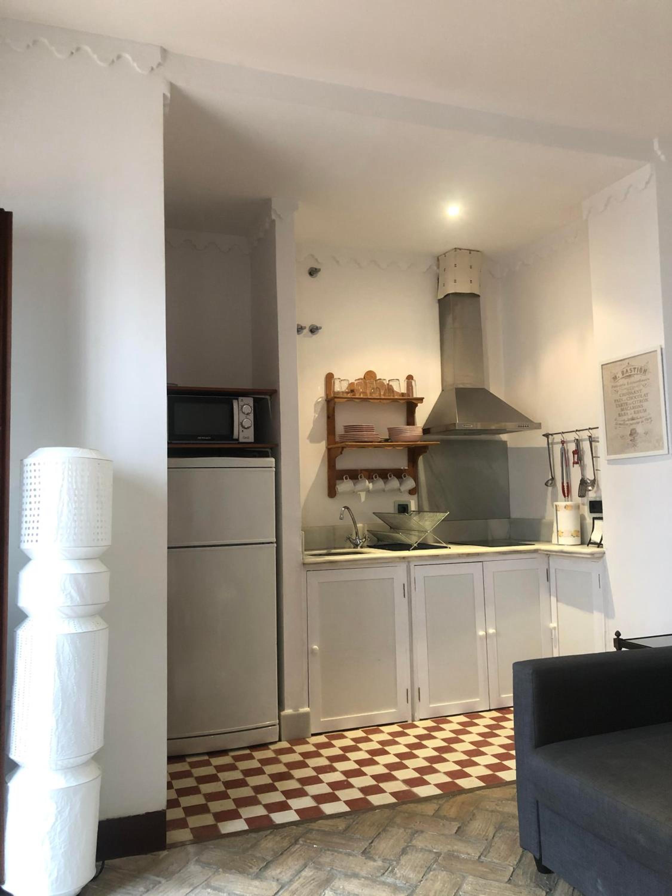 One-Bedroom Apartment - Photo 12