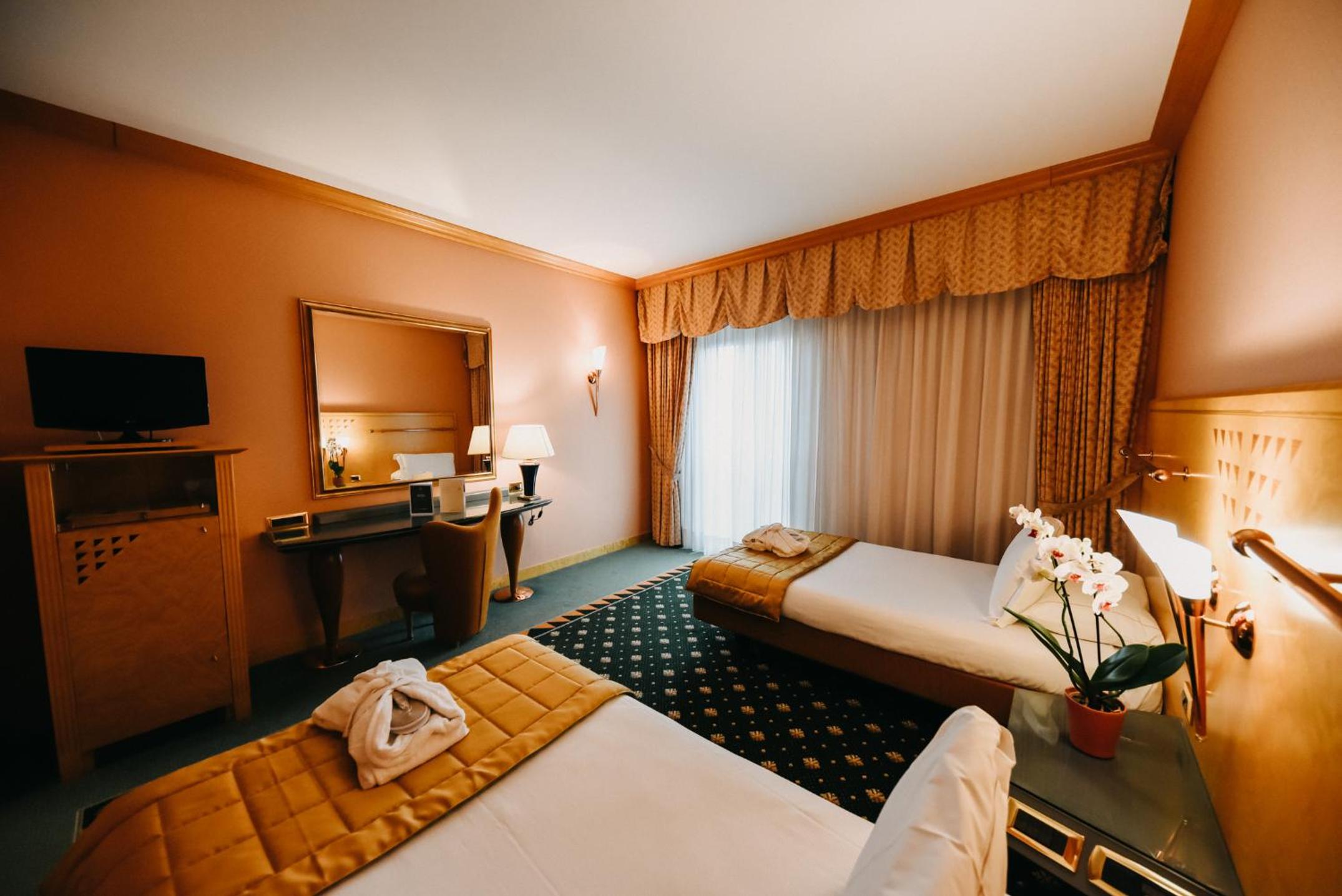 Twin Room - Photo 5