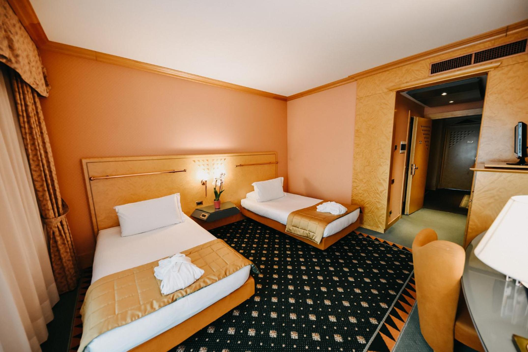 Twin Room - Photo 4