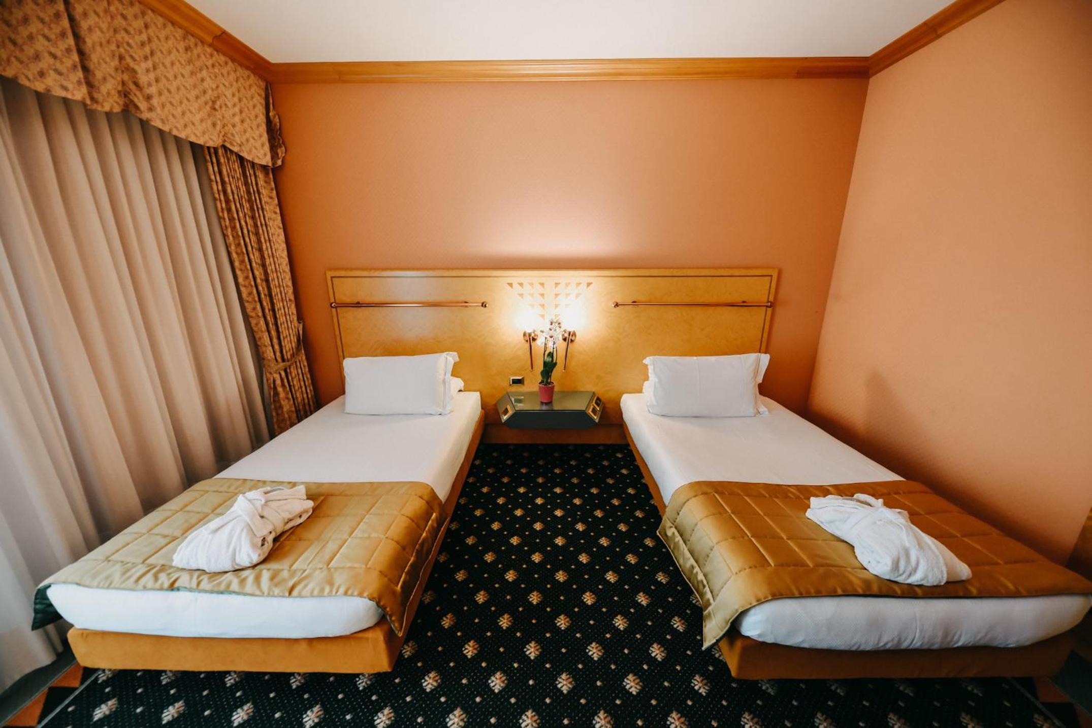Twin Room - Photo 23