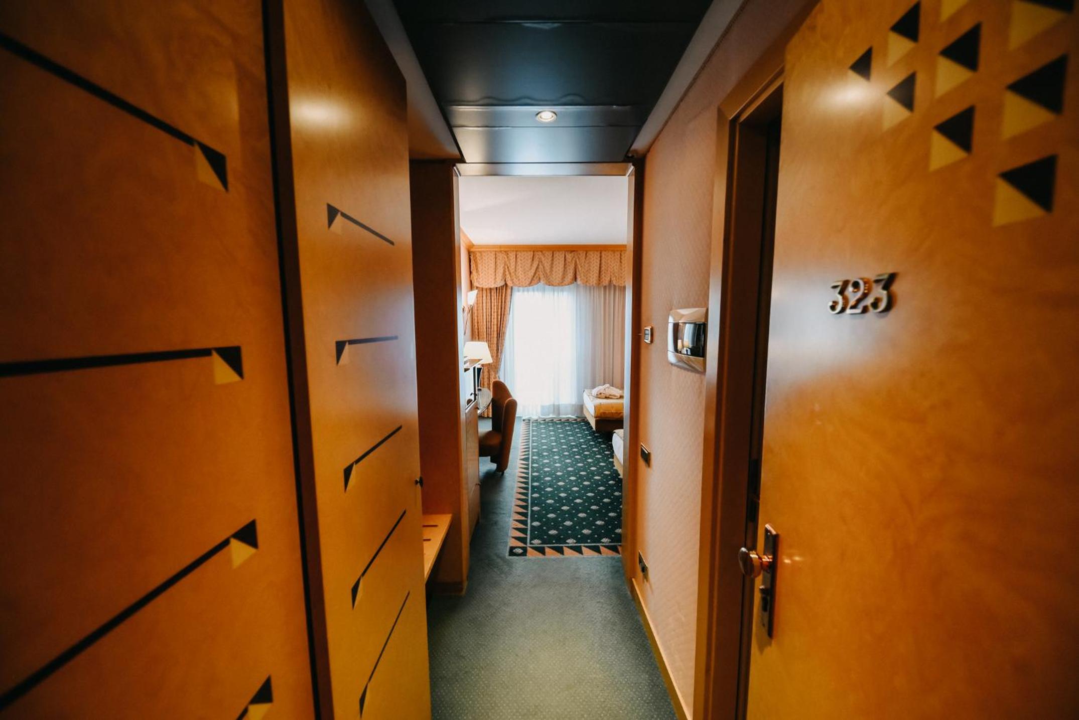 Twin Room - Photo 2