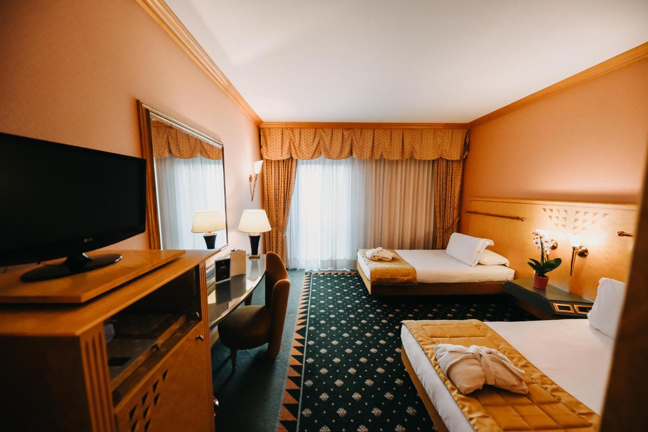 Twin Room - Photo 22