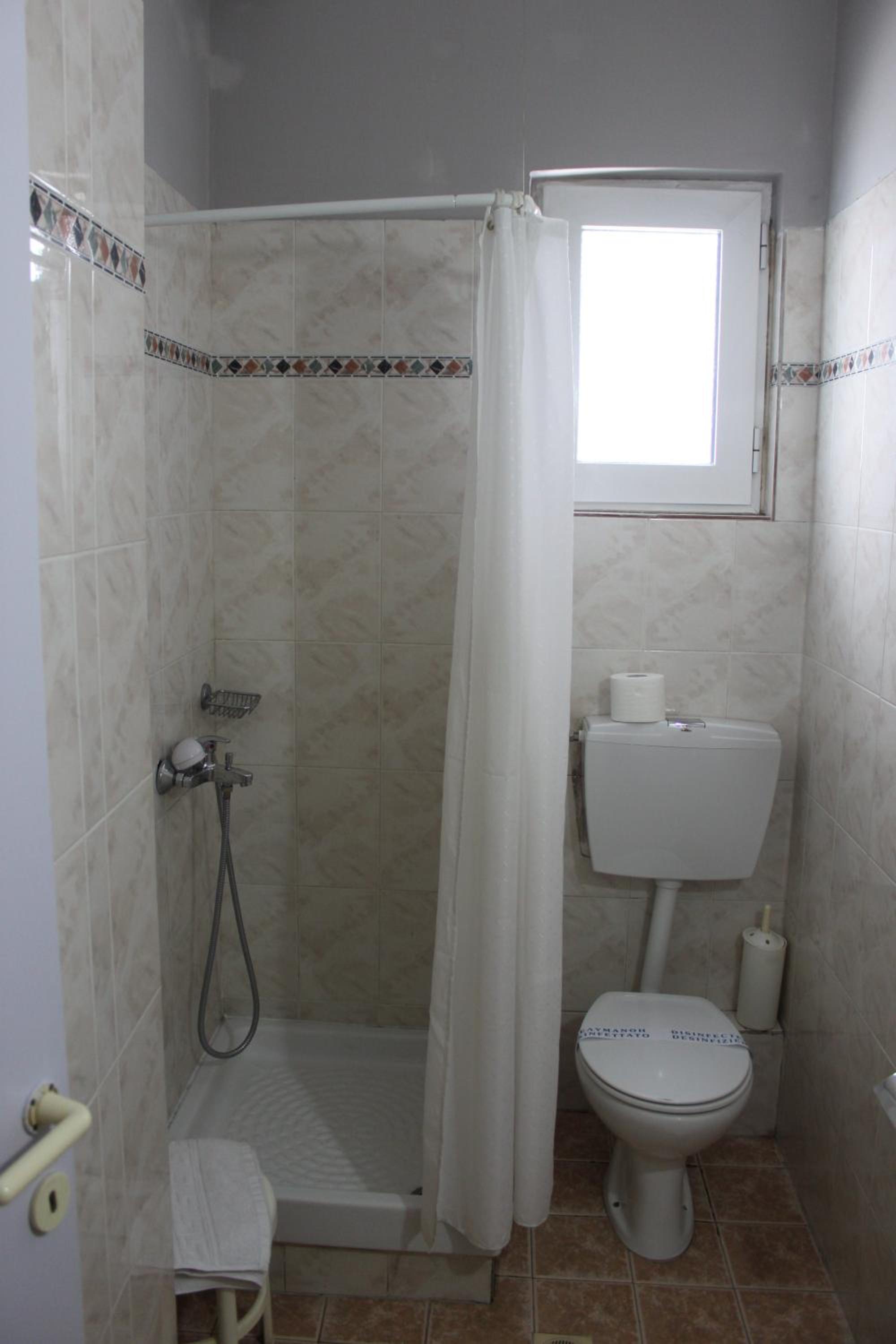 Double Room - Photo 4