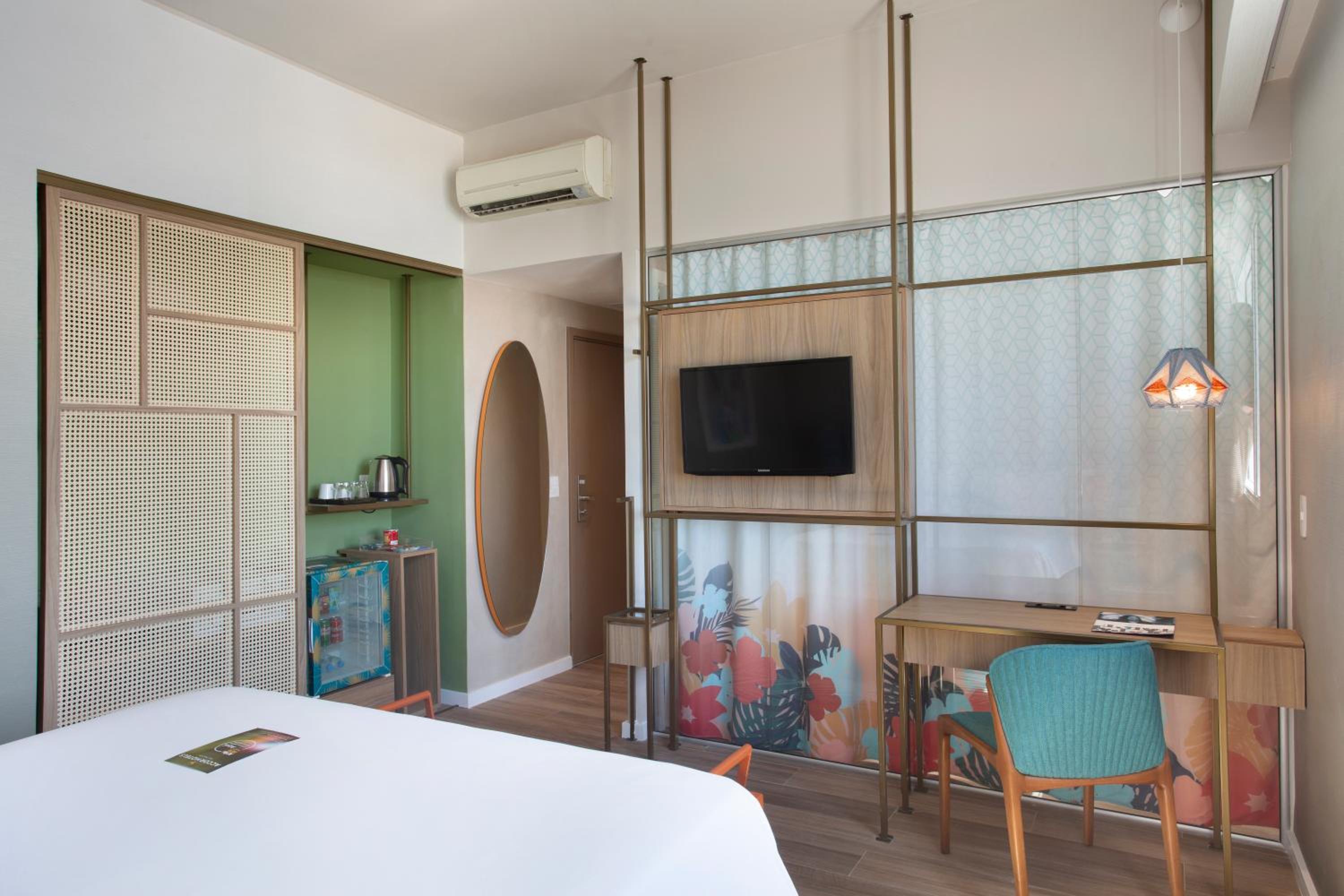 Executivo Casal - Varanda e Vista Lateral Mar