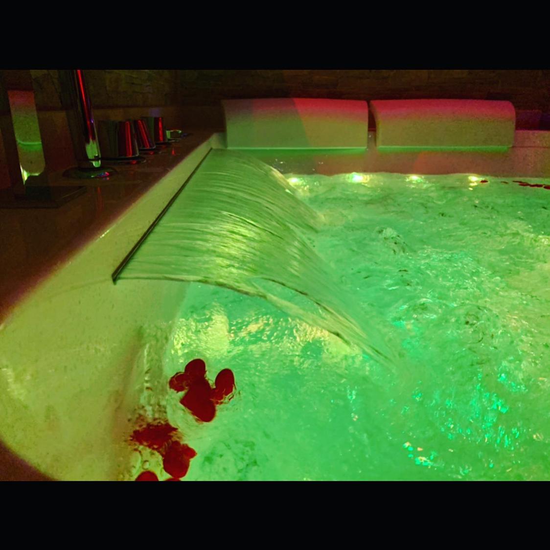 Suite with Spa Bath photo 3