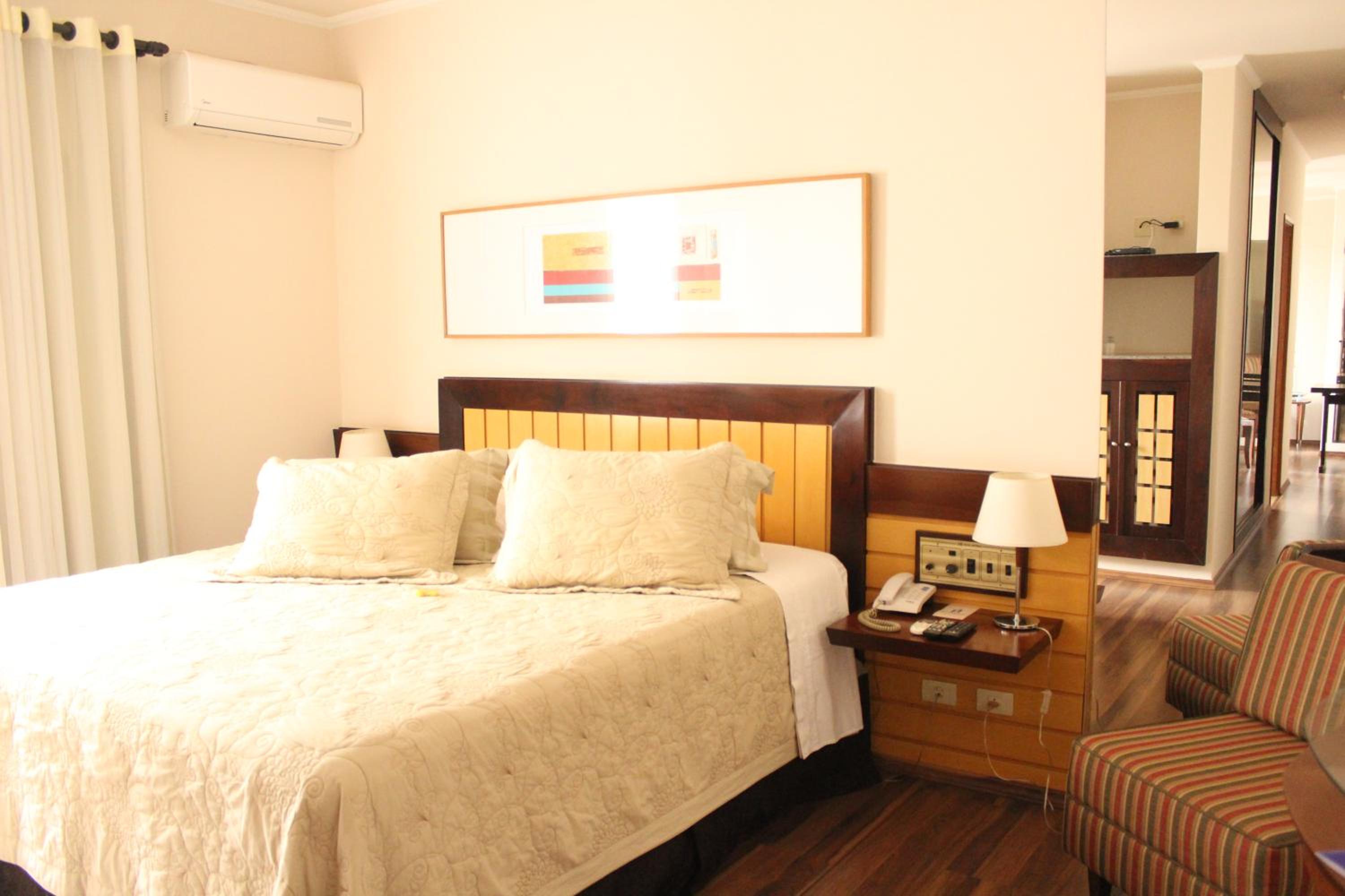 Deluxe King Suite photo 2