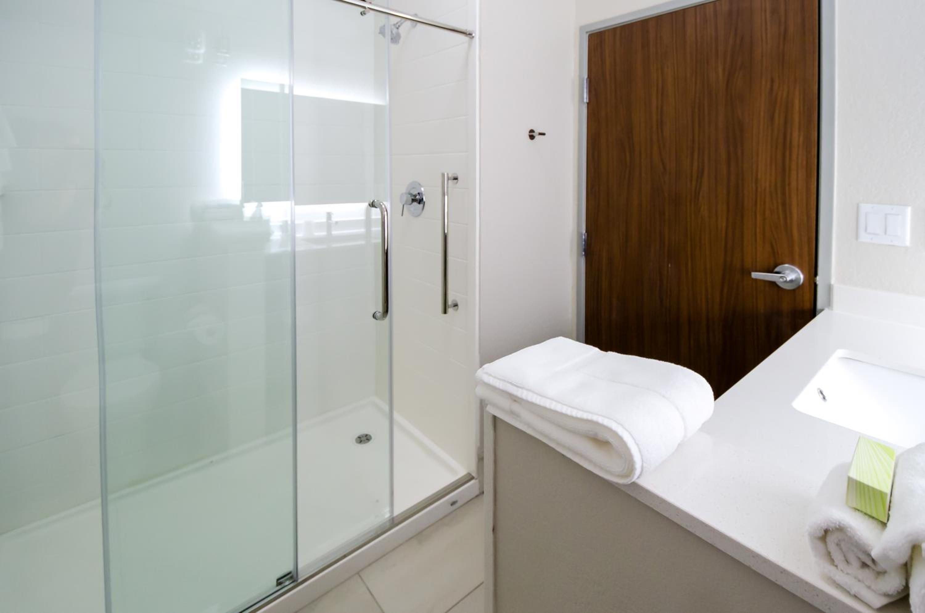 King Suite - Photo 3