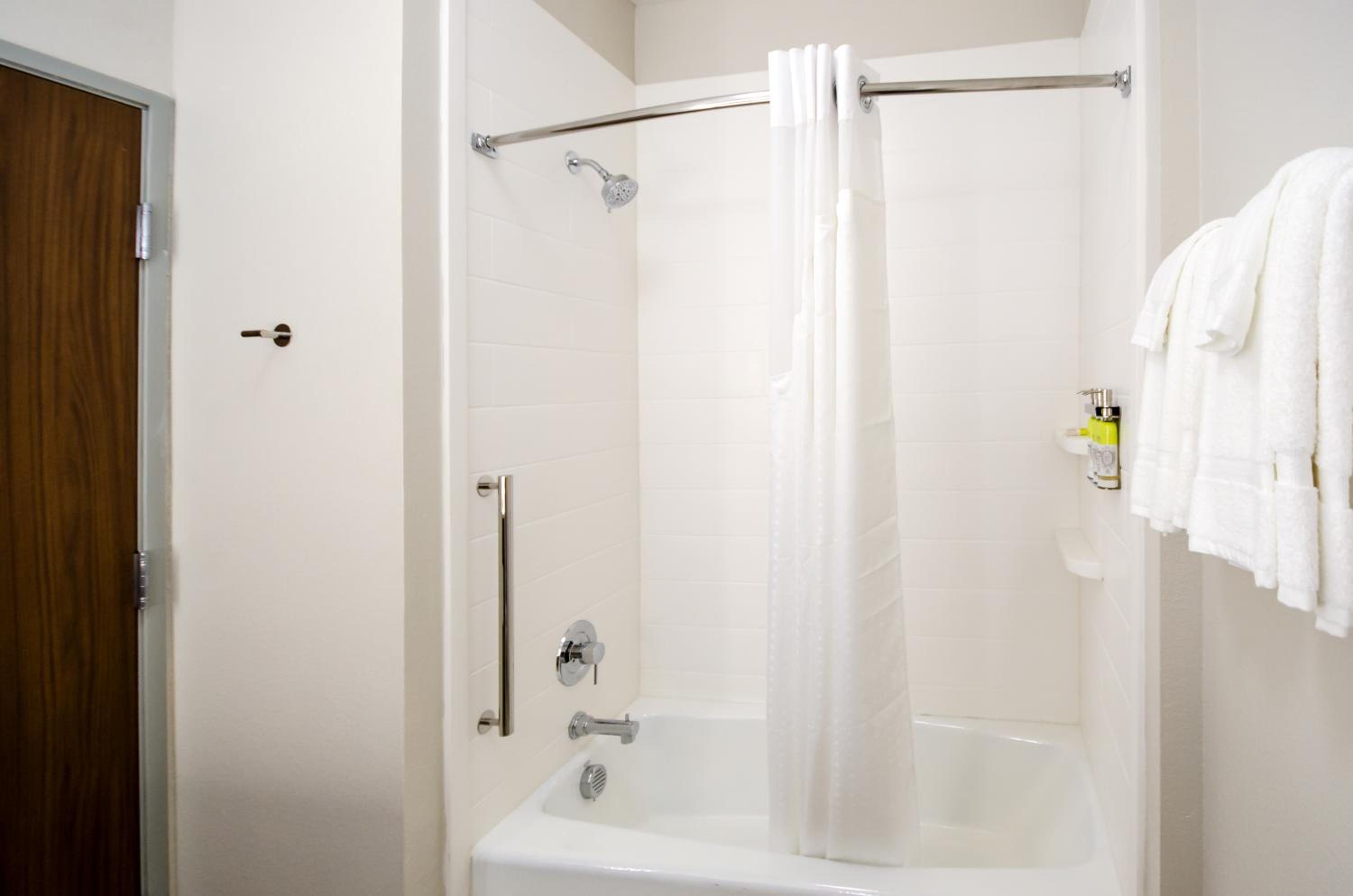 Queen Suite with Two Queen Beds - Photo 6